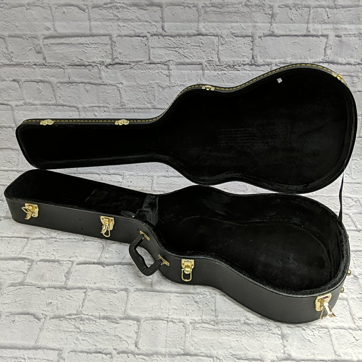 Unknown Classical Acoustic Hard Case