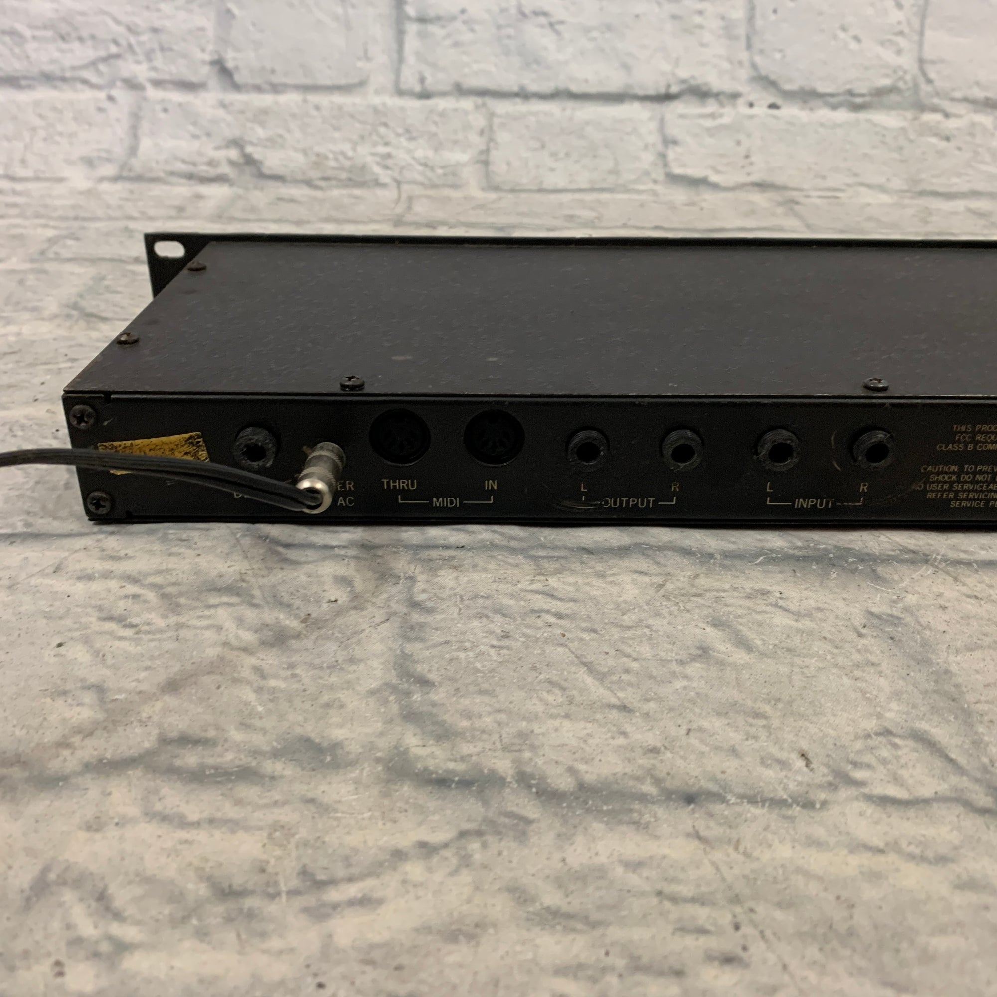 Alesis Reverb Rack Alesis MIDIVerb II Rack Reverb Unit - Evolution Music