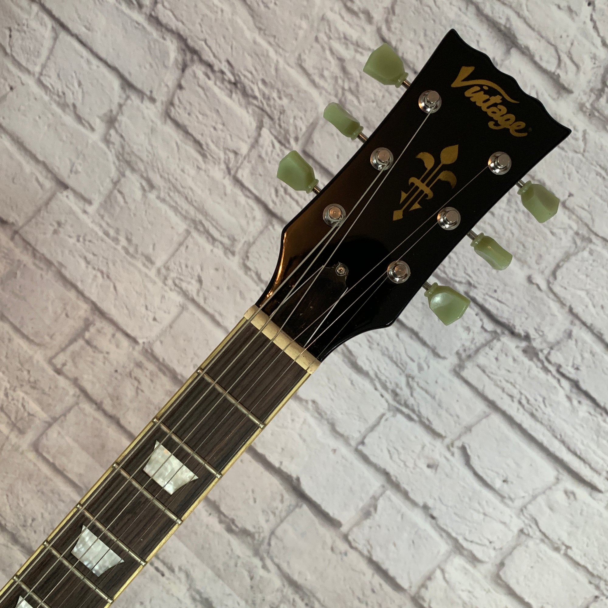 ** Vintage V100GT Reissue Series Single Cut Gold Top w/ P90 Pickups