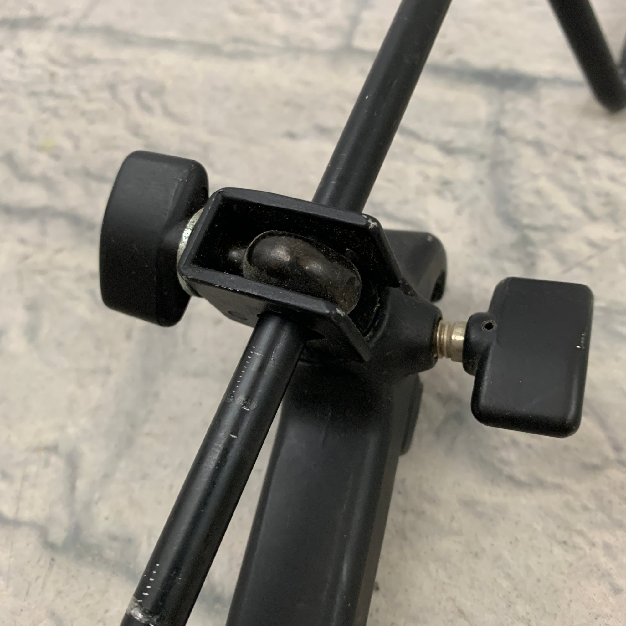 LP Latin Percussion Claw Rim Clip With Z-Rod Drum Mount
