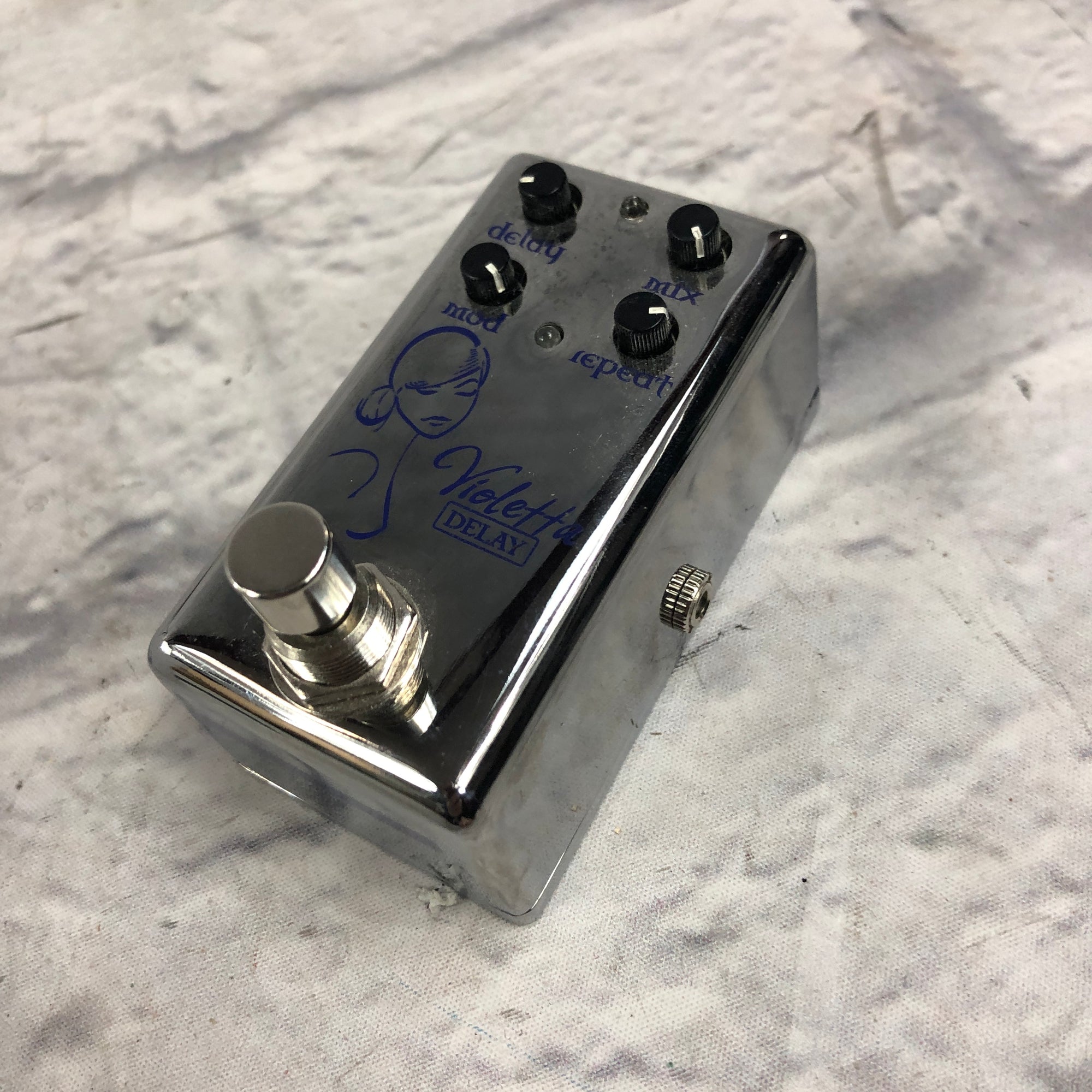 Red Witch Violetta Delay Mini Pedal