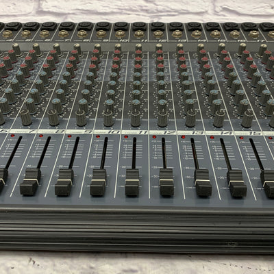 Peavey Unity 2002-24RQ 24-Channel Mixer