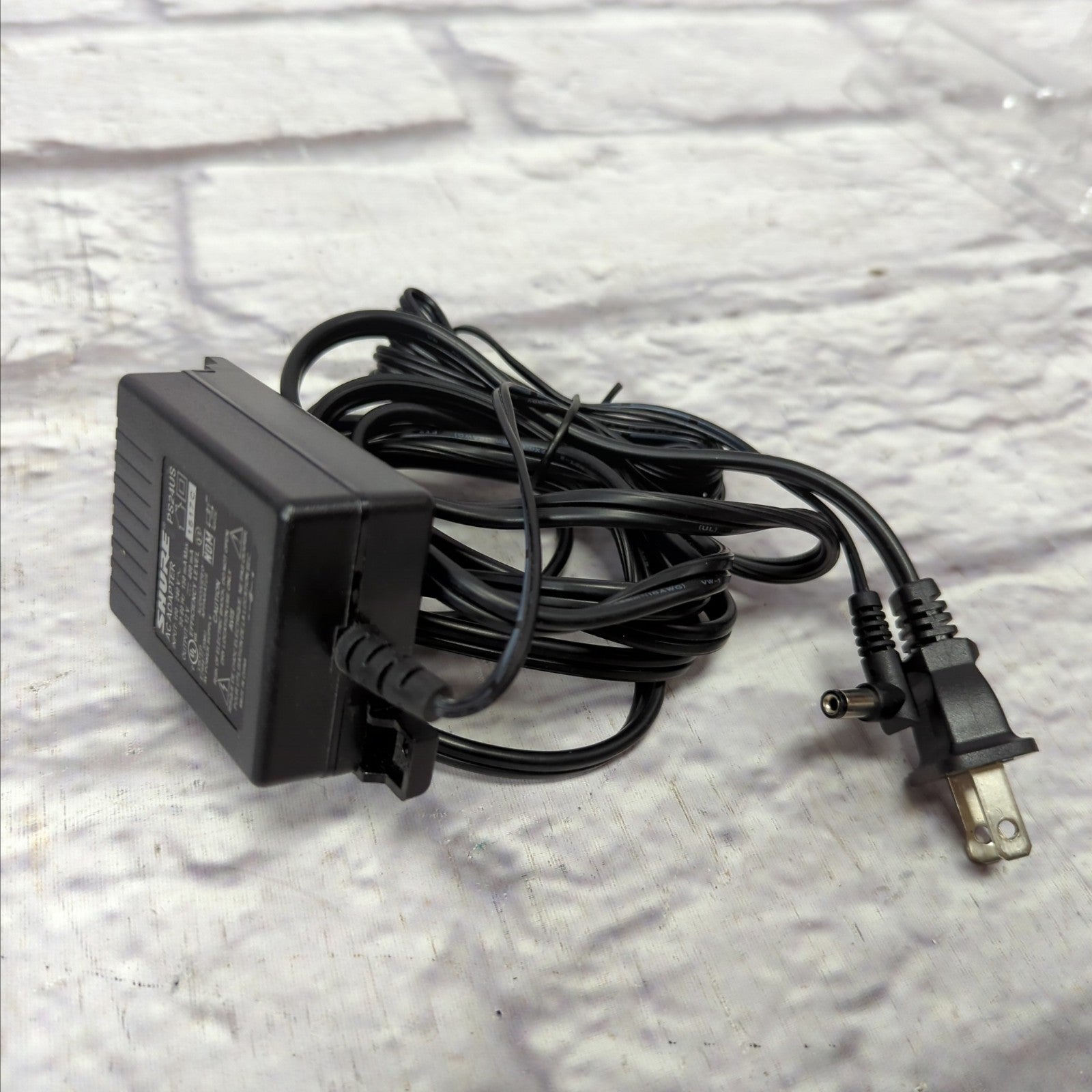 Shure BLX4R Wireless Receiver - H9 Band with SM58 Wireless Microphone