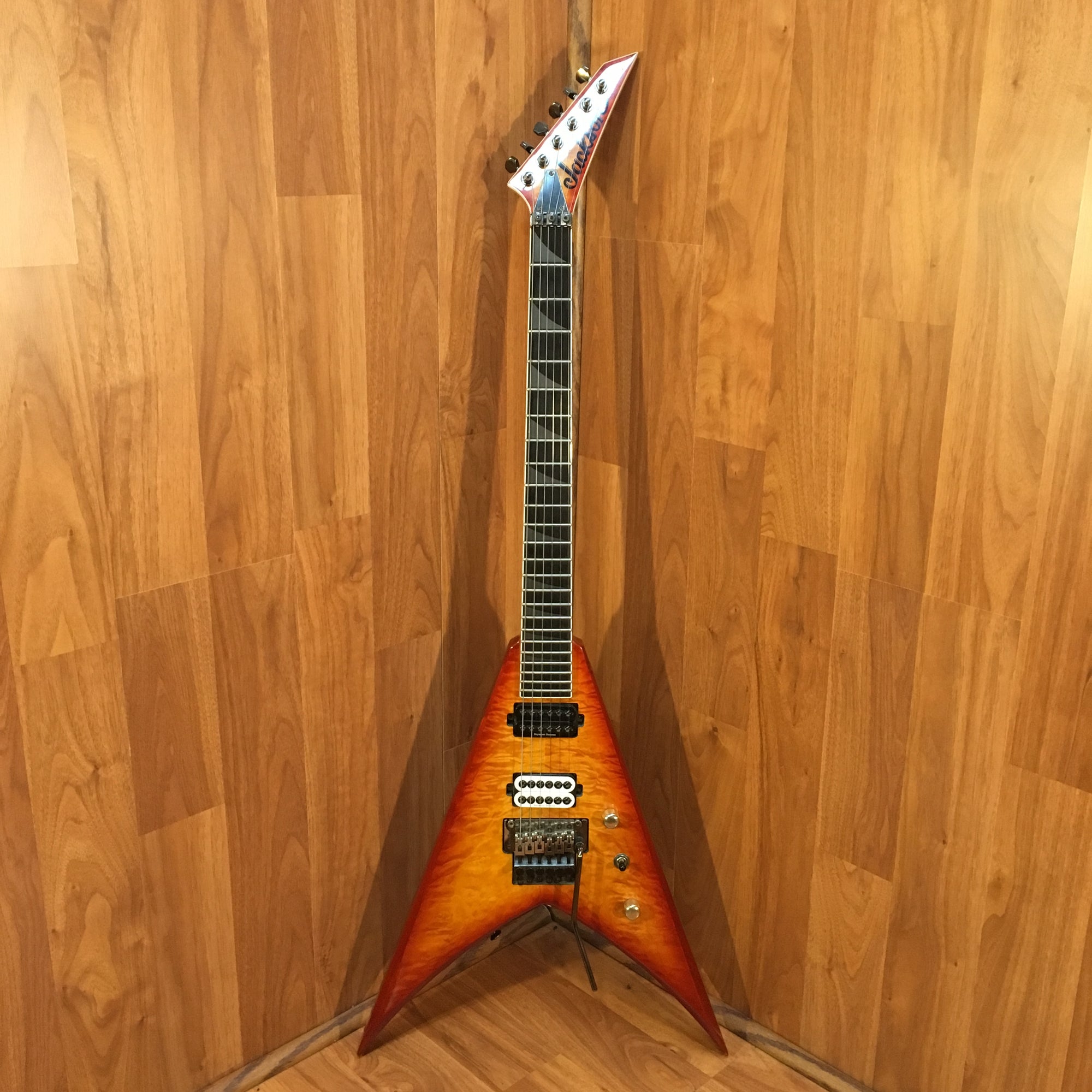 Jackson KVMGQ Pro Series King V Amber Sunburst Guitar with Case