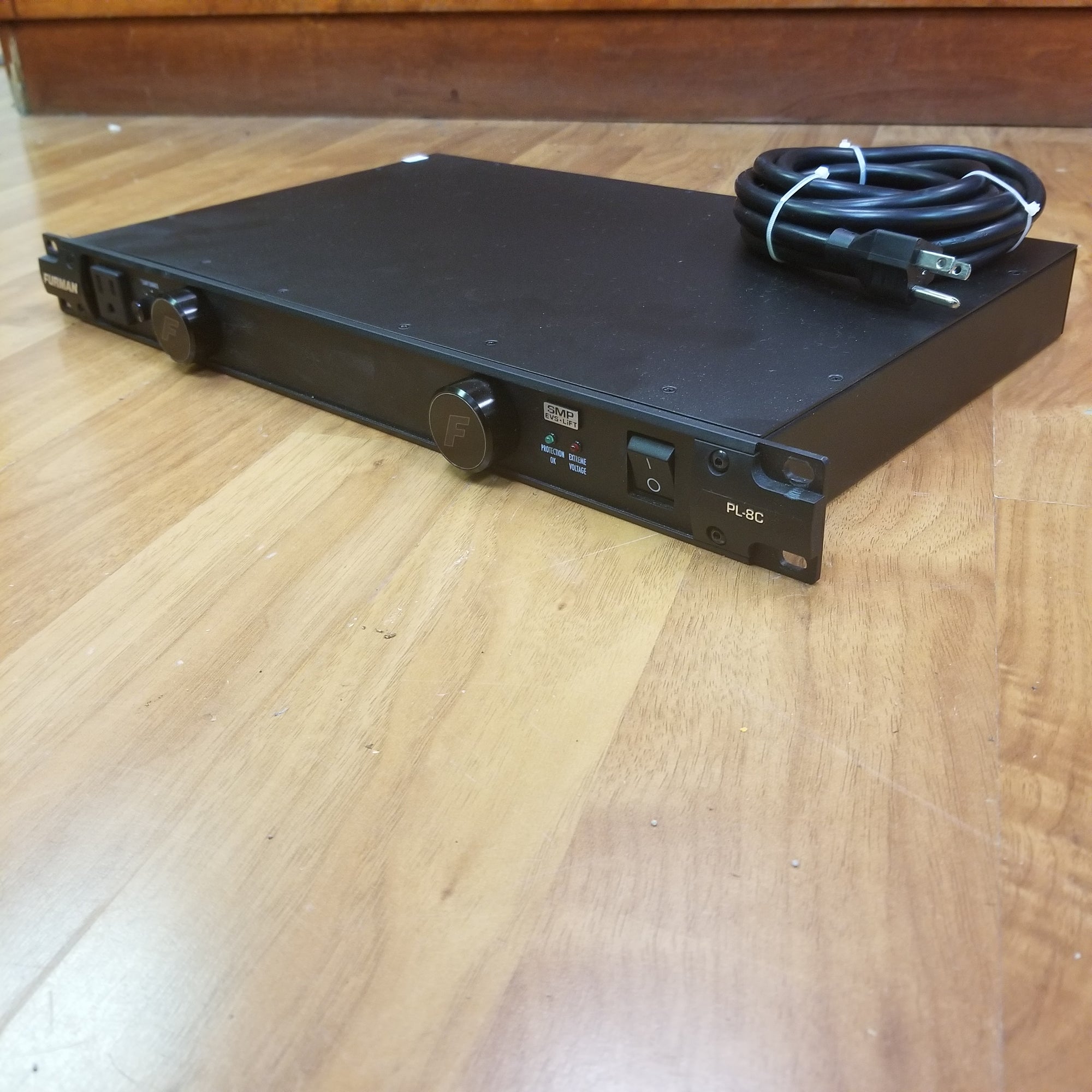 Furman PL-Plus Power Conditioner and Light Module