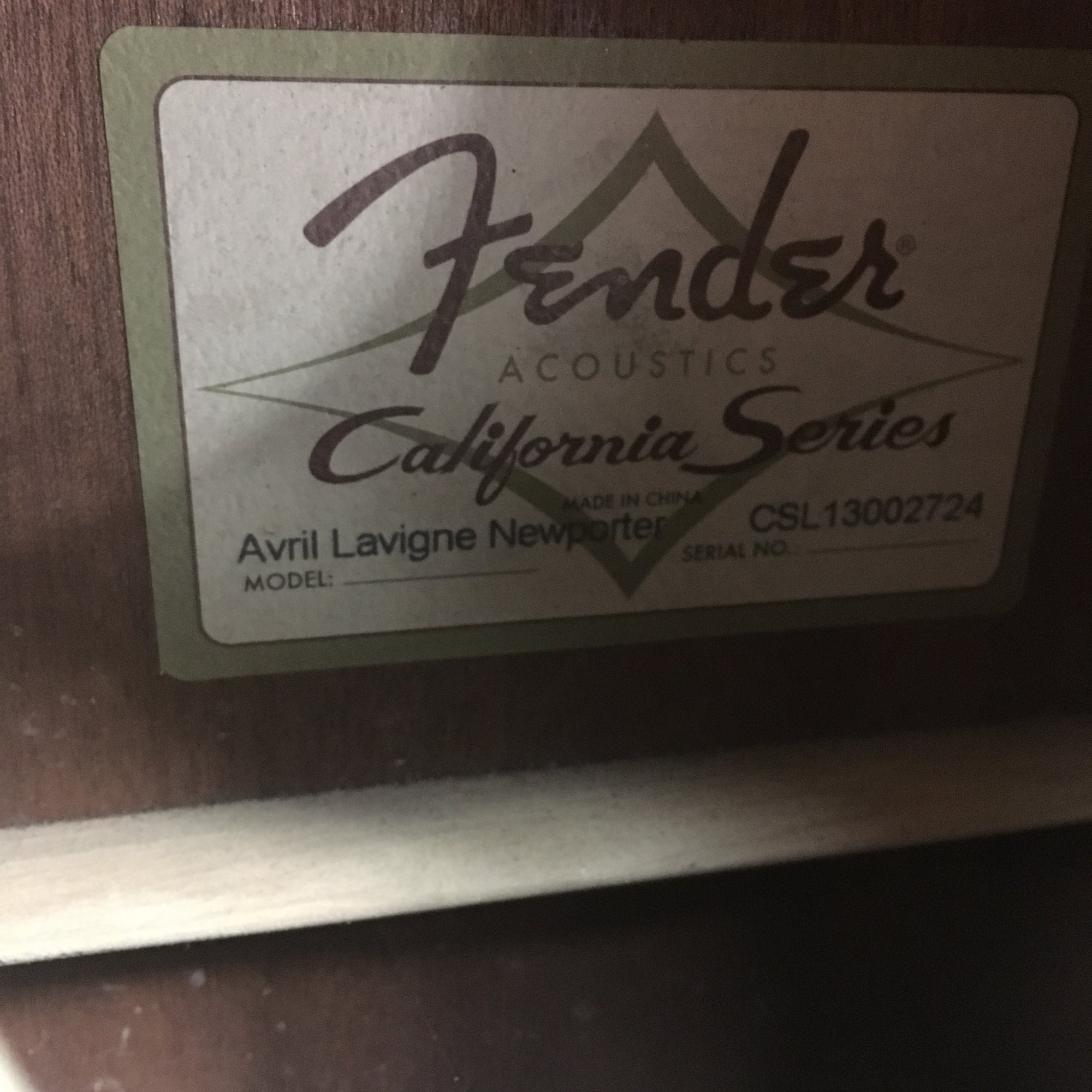 Fender Avril Lavigne Newporter Acoustic - Electric