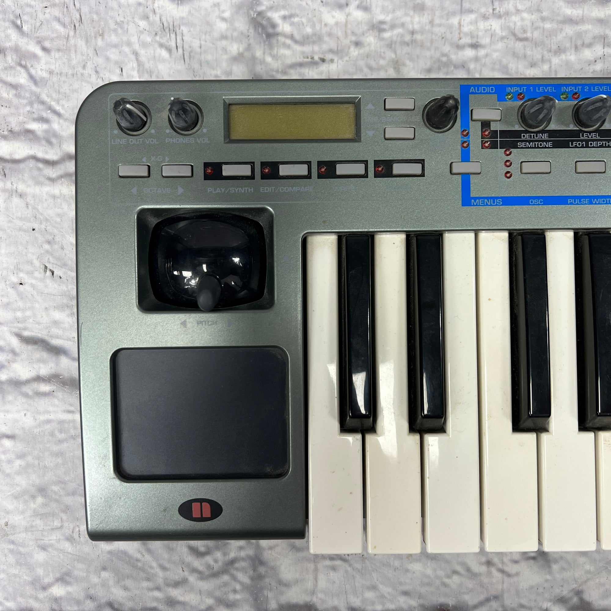 Novation Xio 25 Synth - Evolution Music