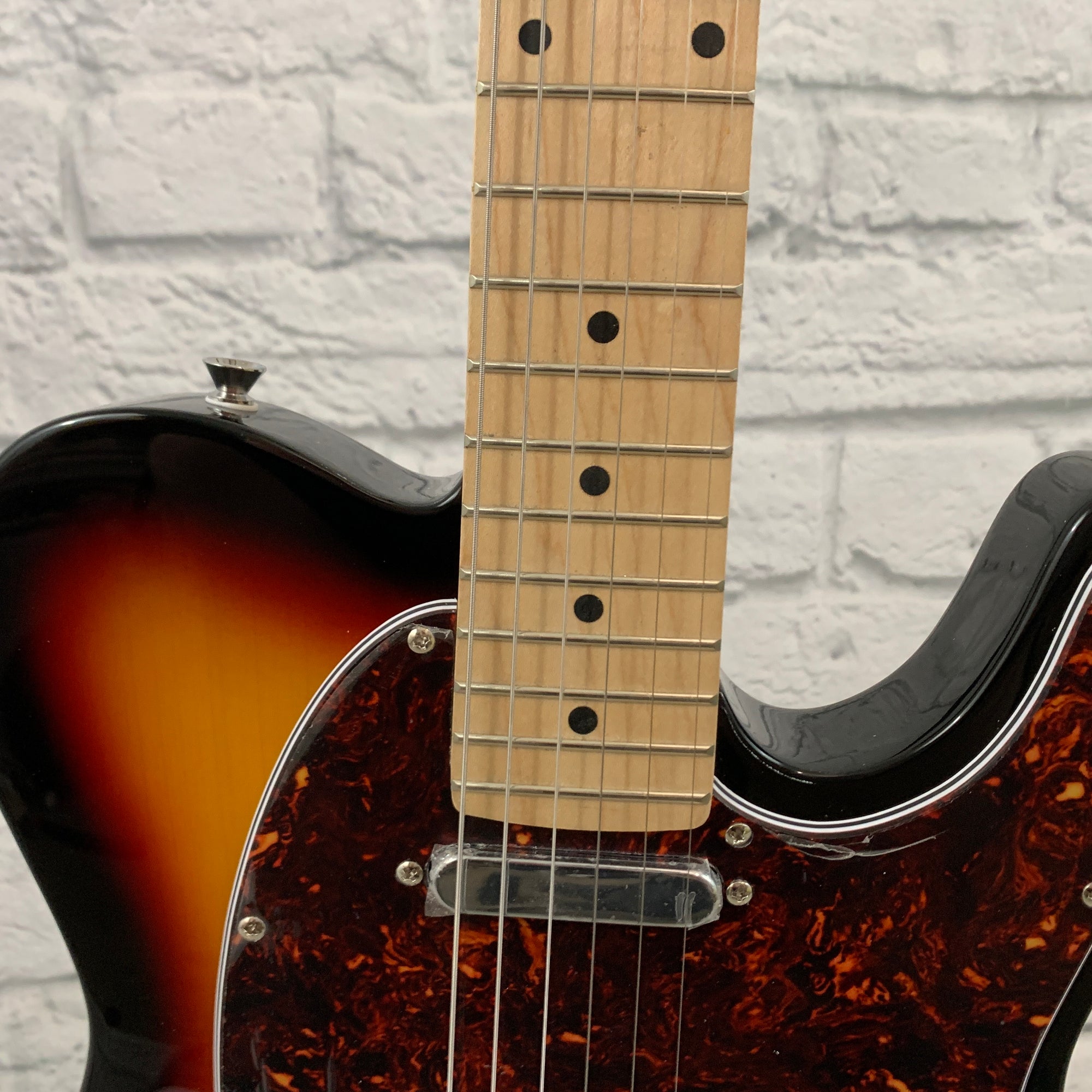 Nashville Guitar Works 125 Single Cutaway - Sunburst, Maple Fretboard