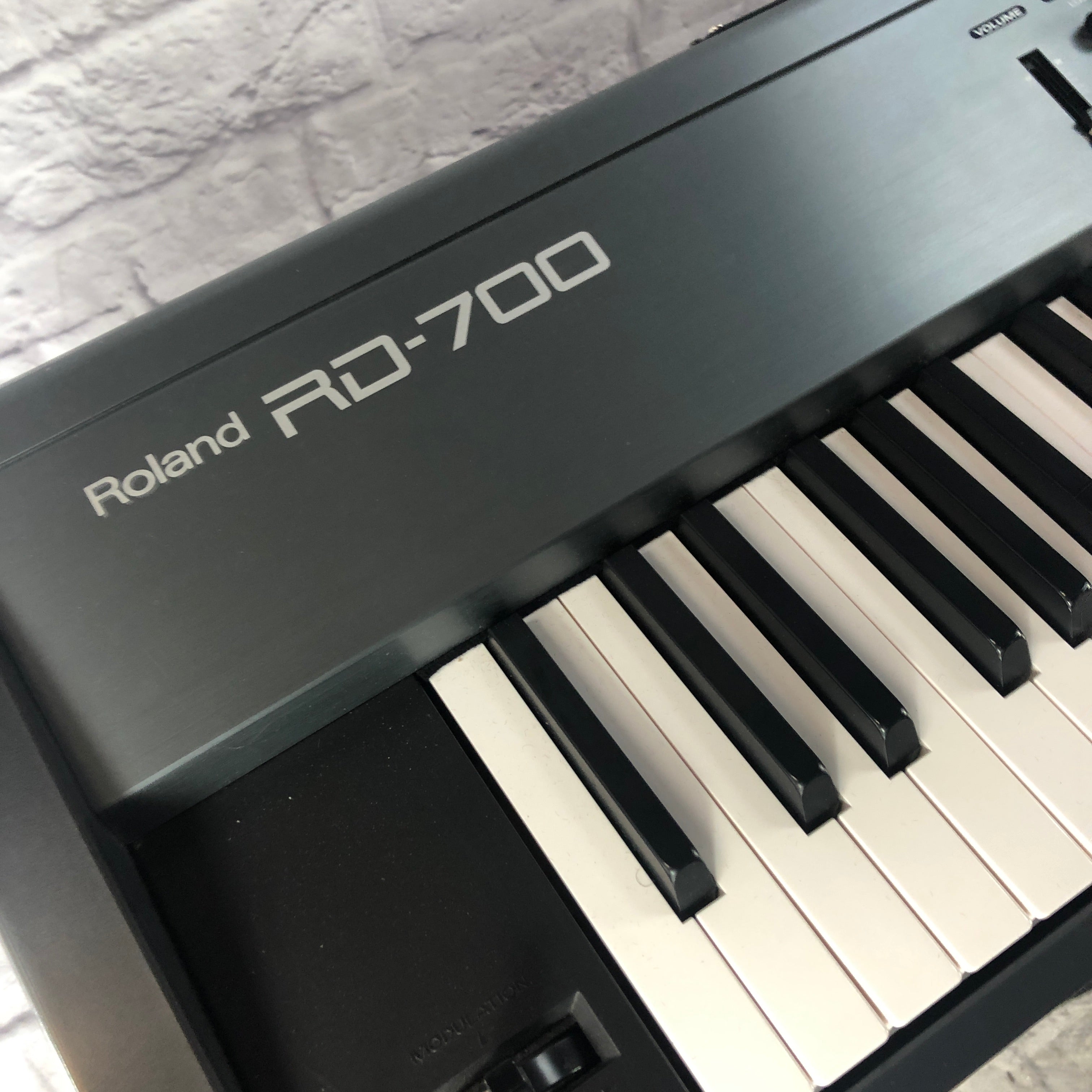 Roland RD-700 Synthesizer - Evolution Music