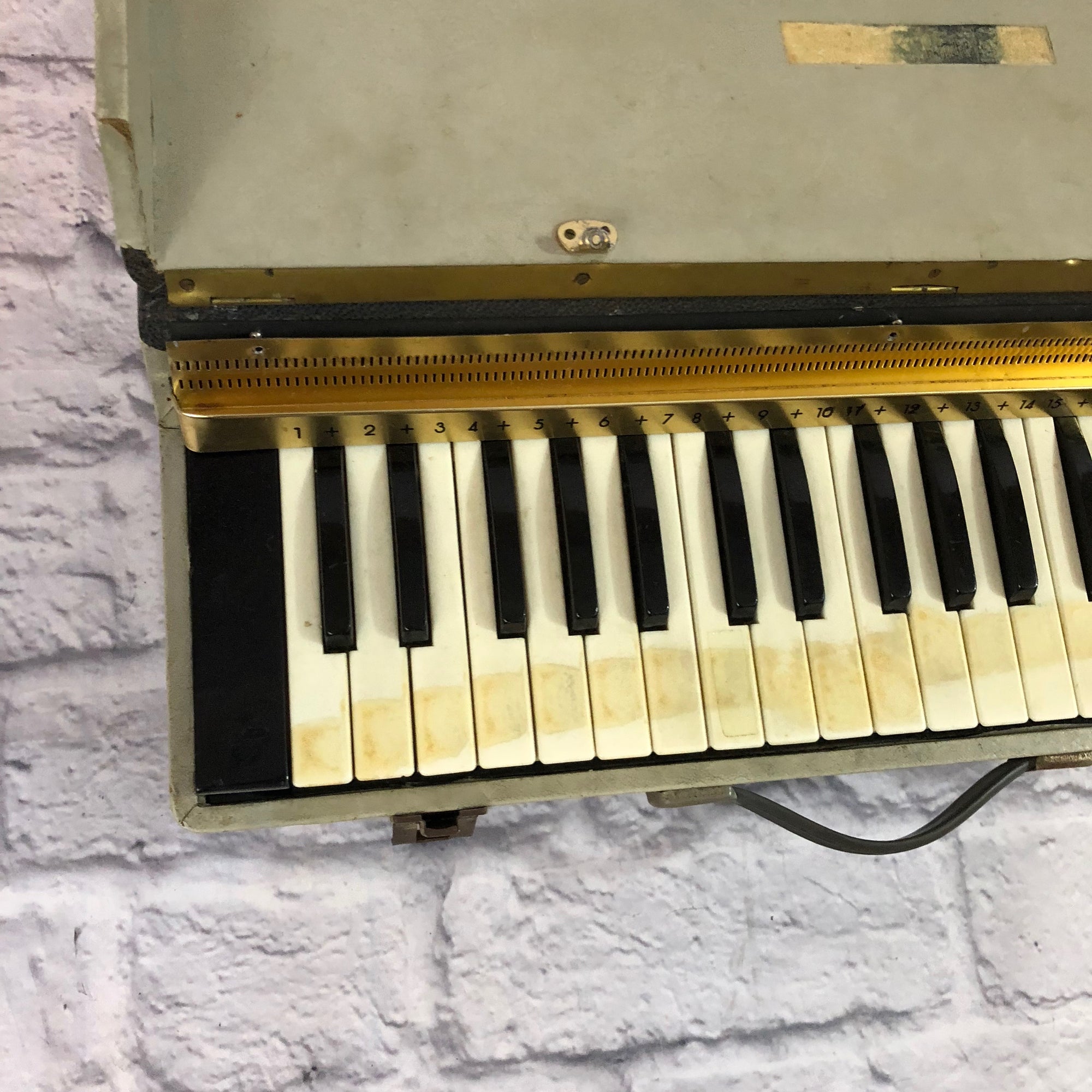 No Name 37 key Accordion Piano