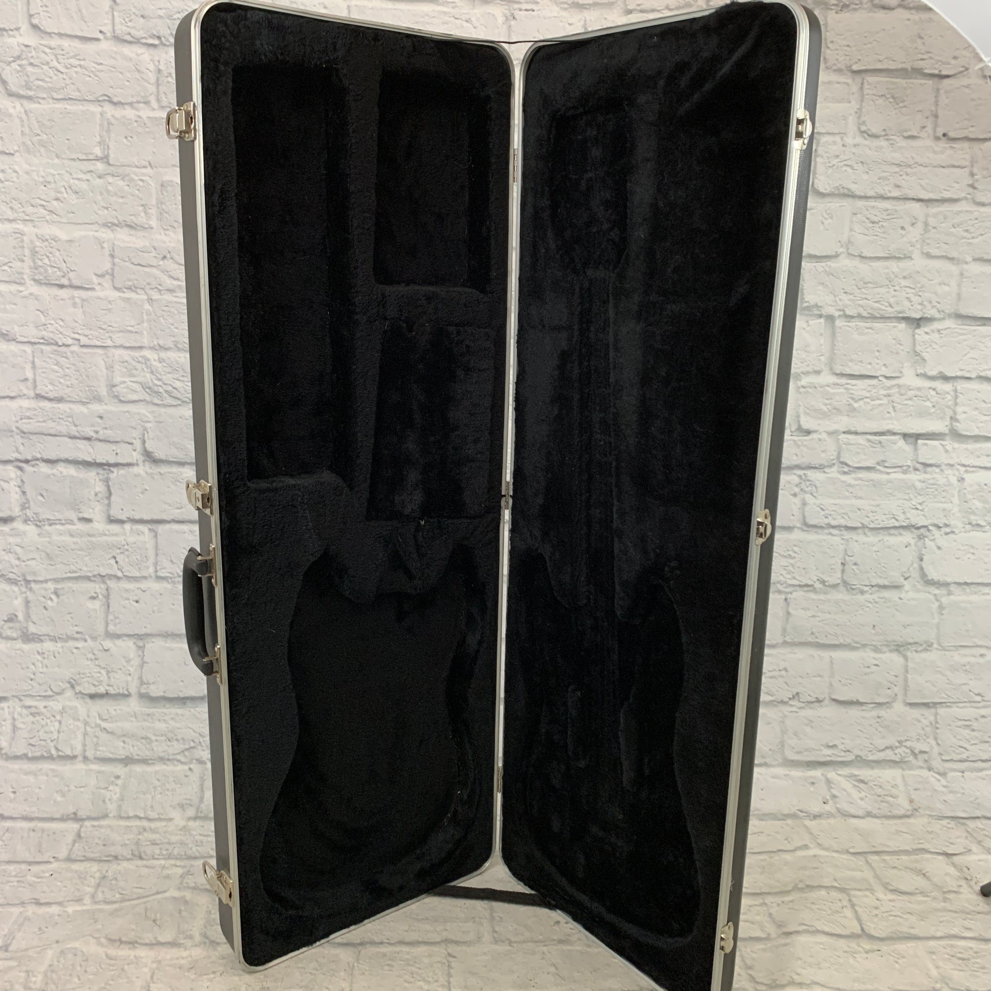 Unknown Strat-Style Black Hardshell Electric Case