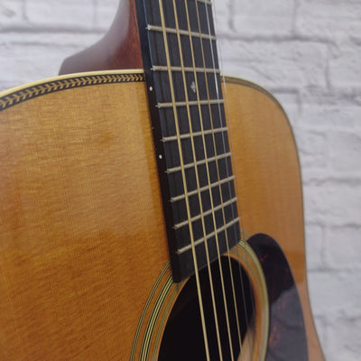 Martin Vintage Series HD28V with Case