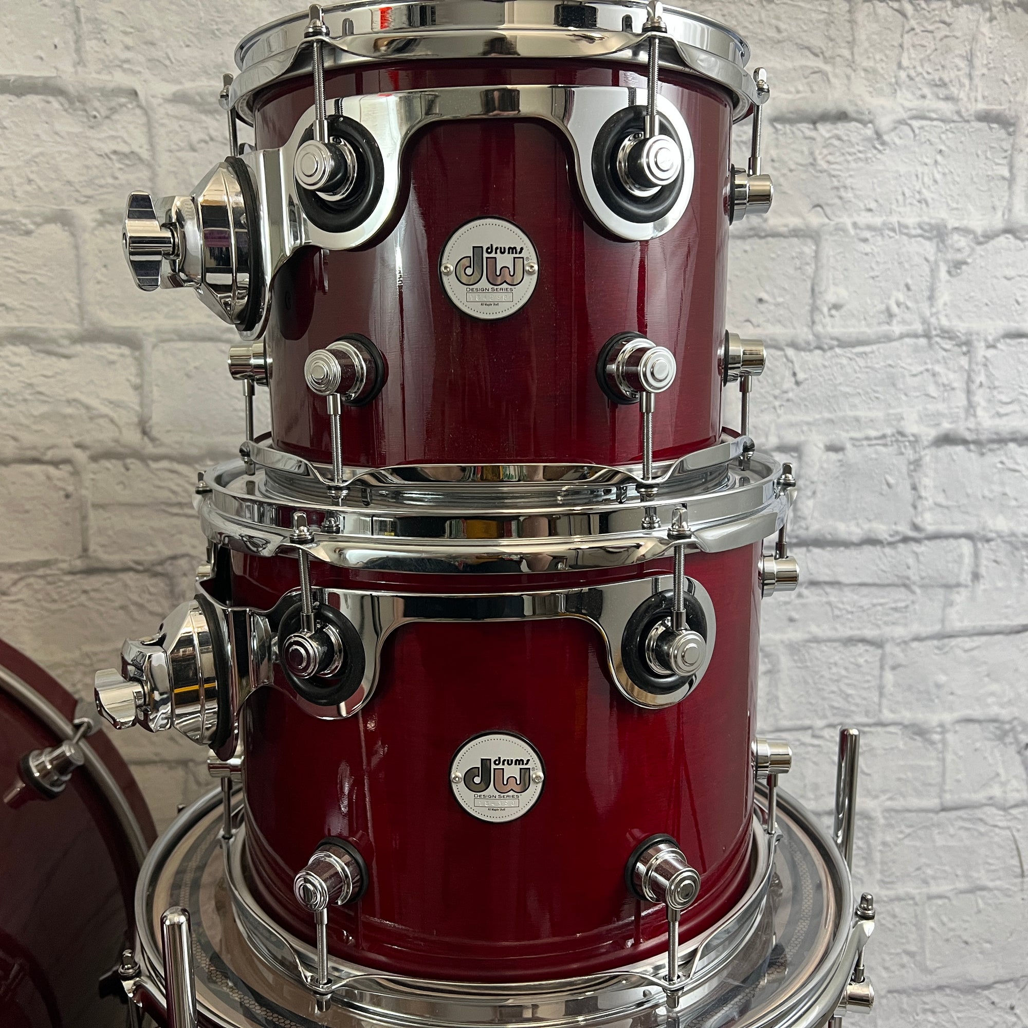 DW Design Series Drum Kit - Cherry Stain 8x10 / 9x12 / 14x16 / 18x22 / Matching 5.5x14 Snare