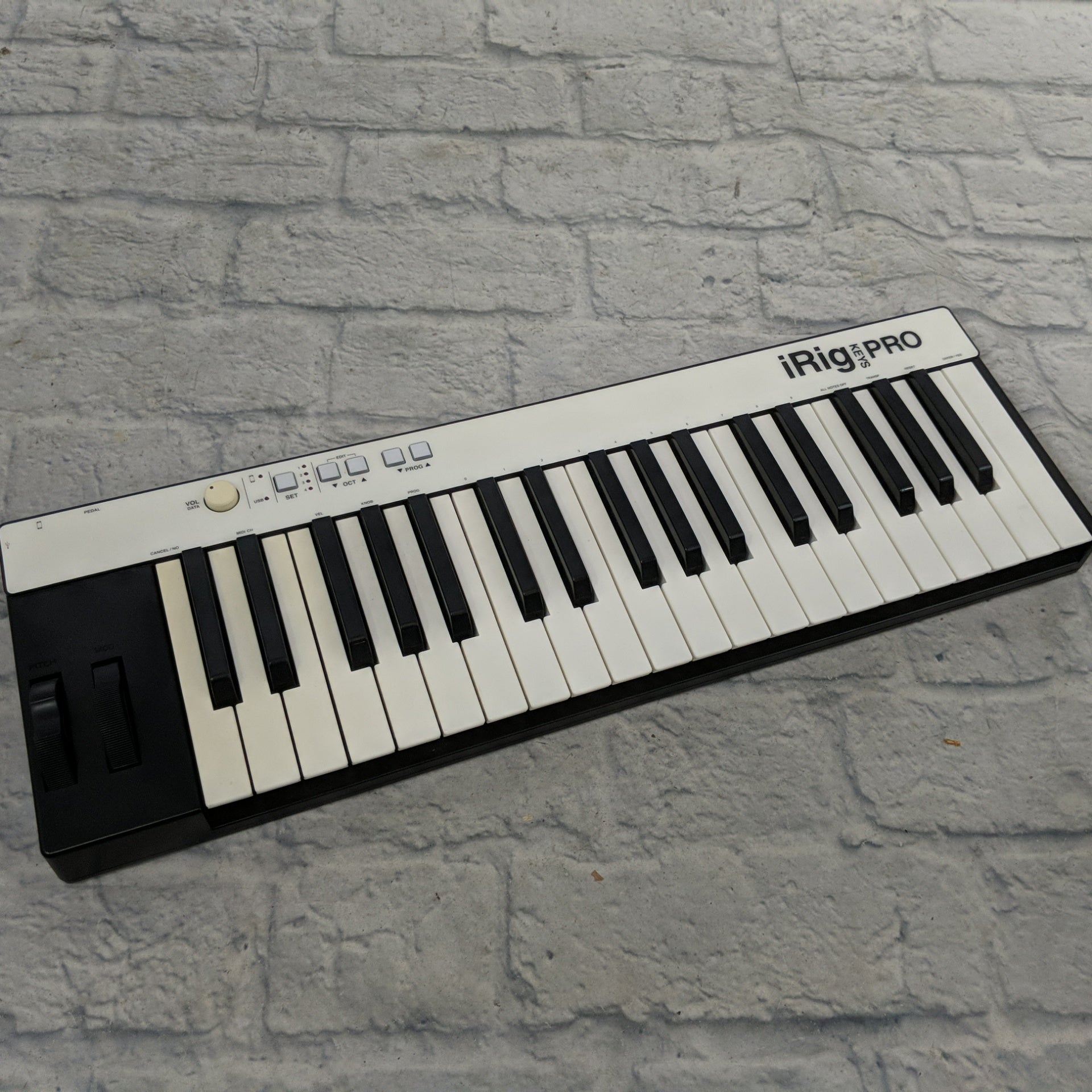 IK Multimedia iRig Pro Keys Full Size MIDI Keyboard
