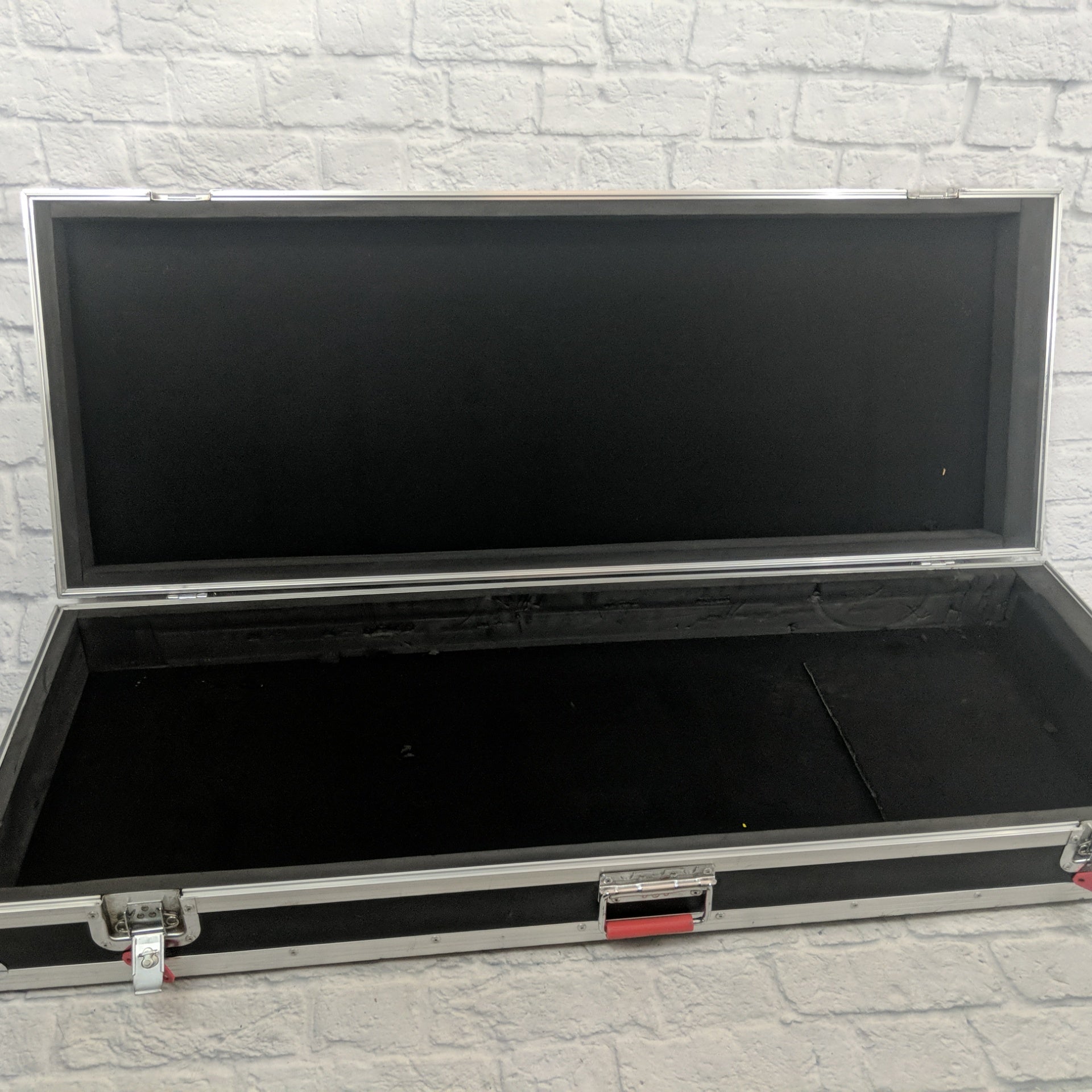 Gator Cases G-TOUR-88V2XL Extra Large 88 Note Road Case w/ wheels