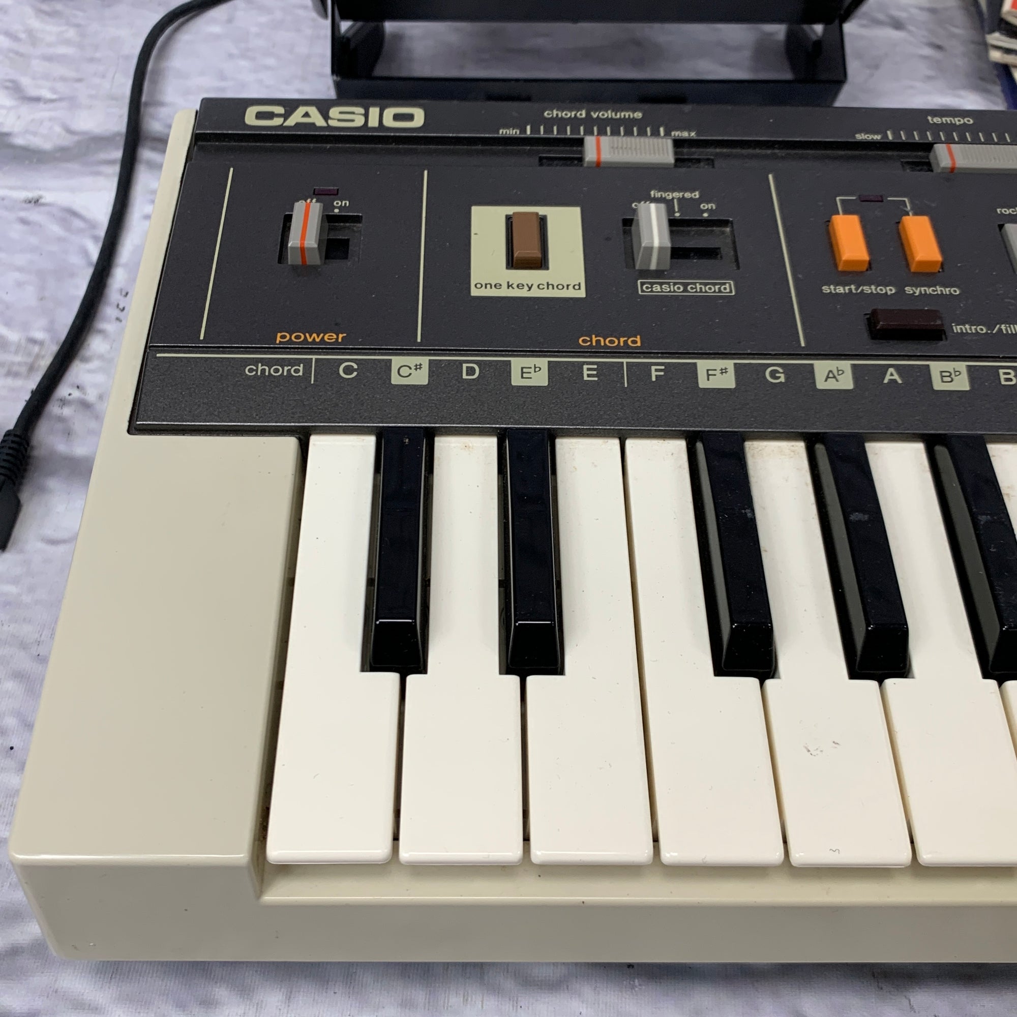 Vintage Casio MT-800 Casiotone 49-Key Synthesizer