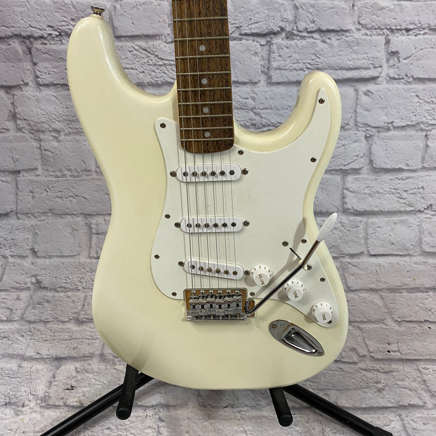 Fender Affinity Series Stratocaster Electric Guitar - White