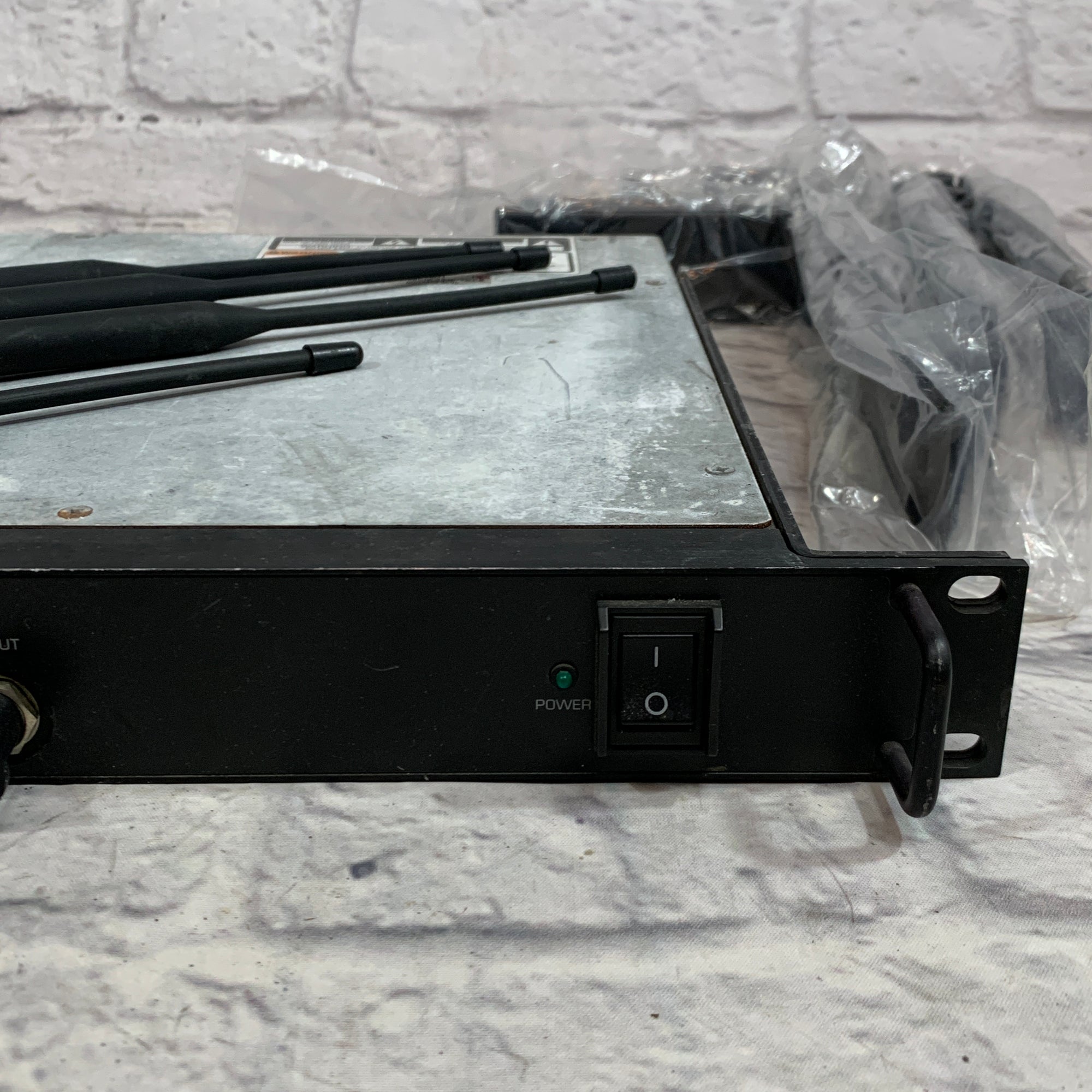 Shure PA821 PSM Antenna Combiner