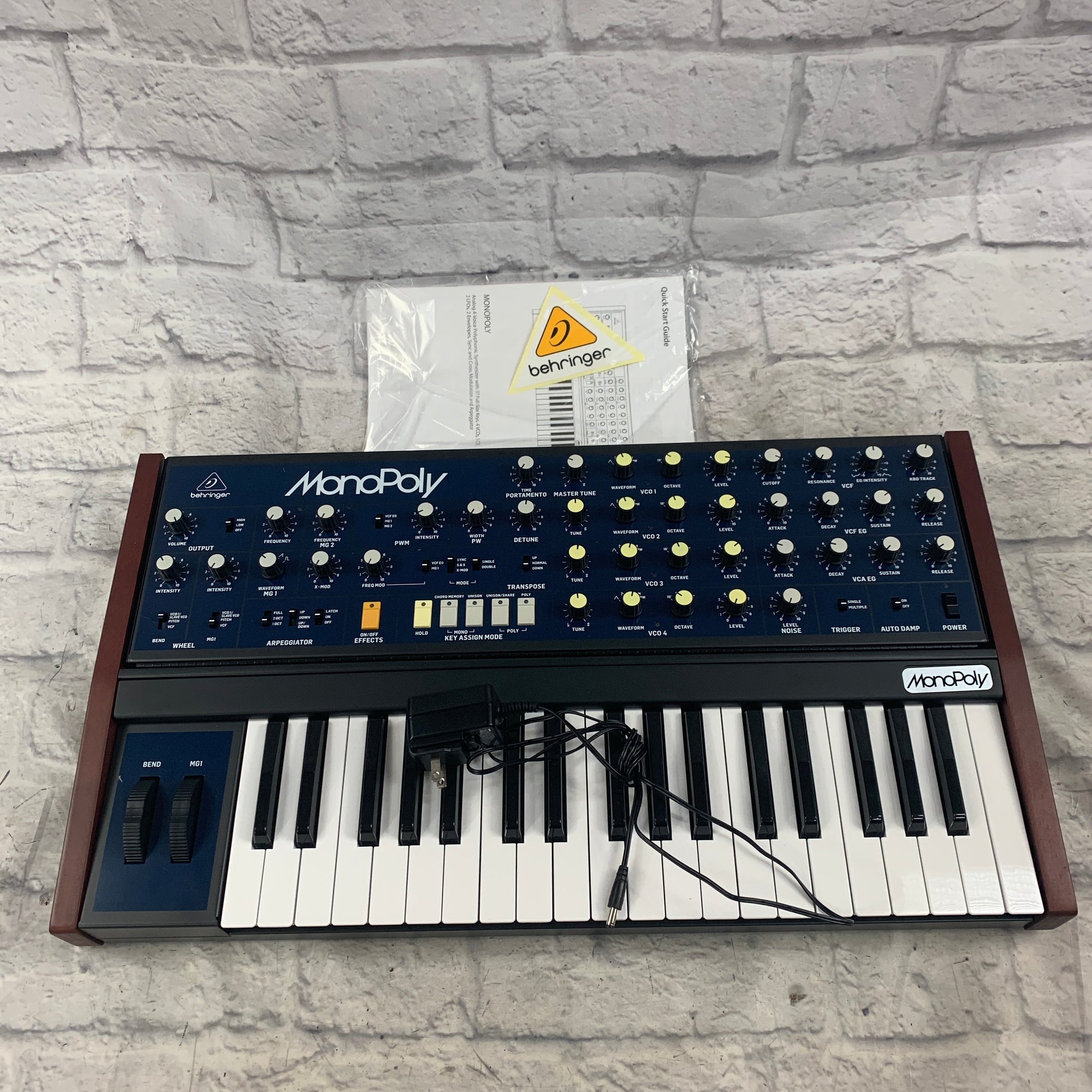 Behringer Mono / Poly Analog Synthesizer