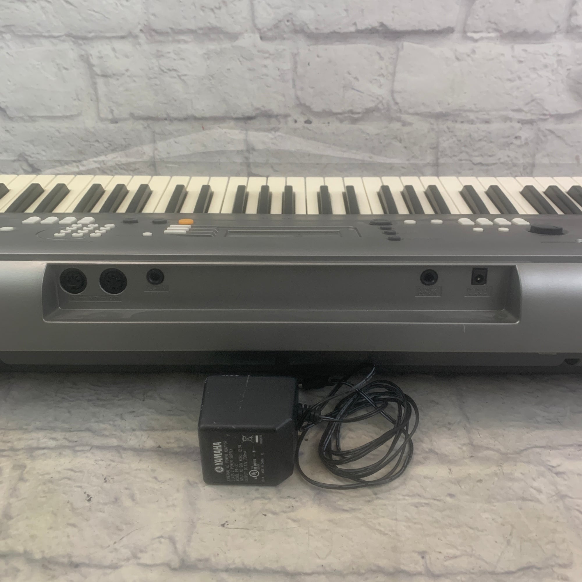 Yamaha YPT-310 Digital Piano Keyboard with Manual and Power Supply