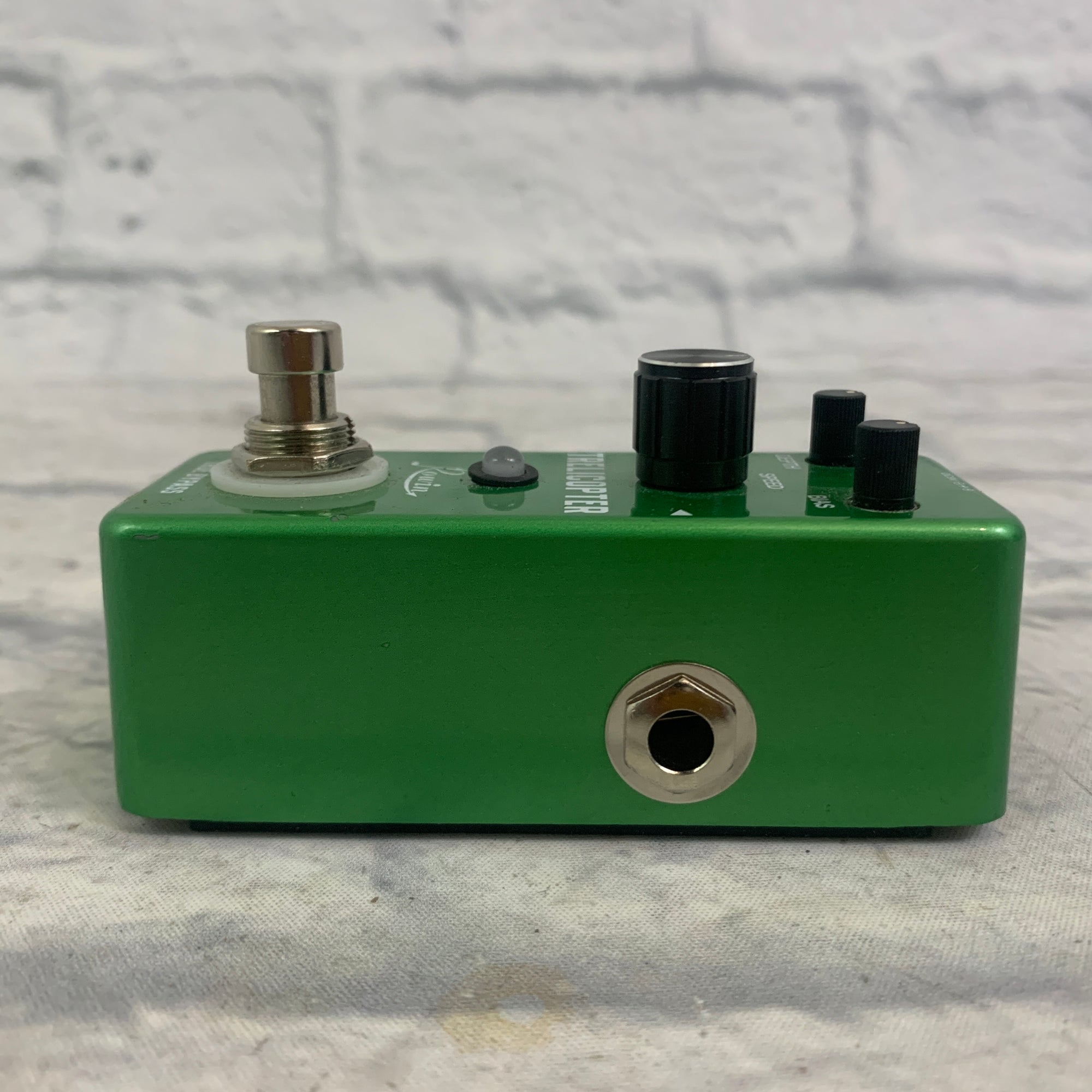 Rowin Trelicopter Tremolo Pedal w/ box