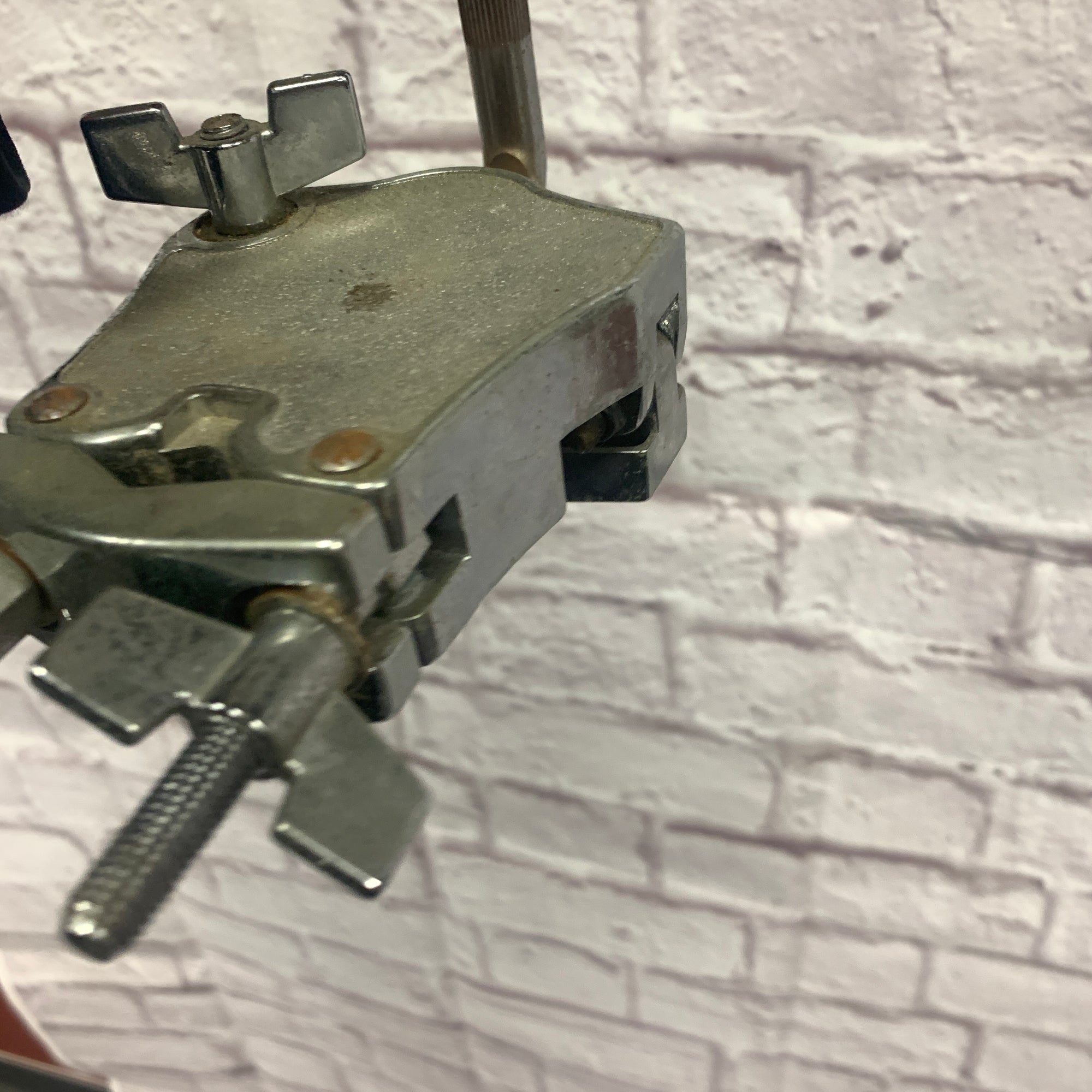 Unknown Ball and L Rod Tom Mount