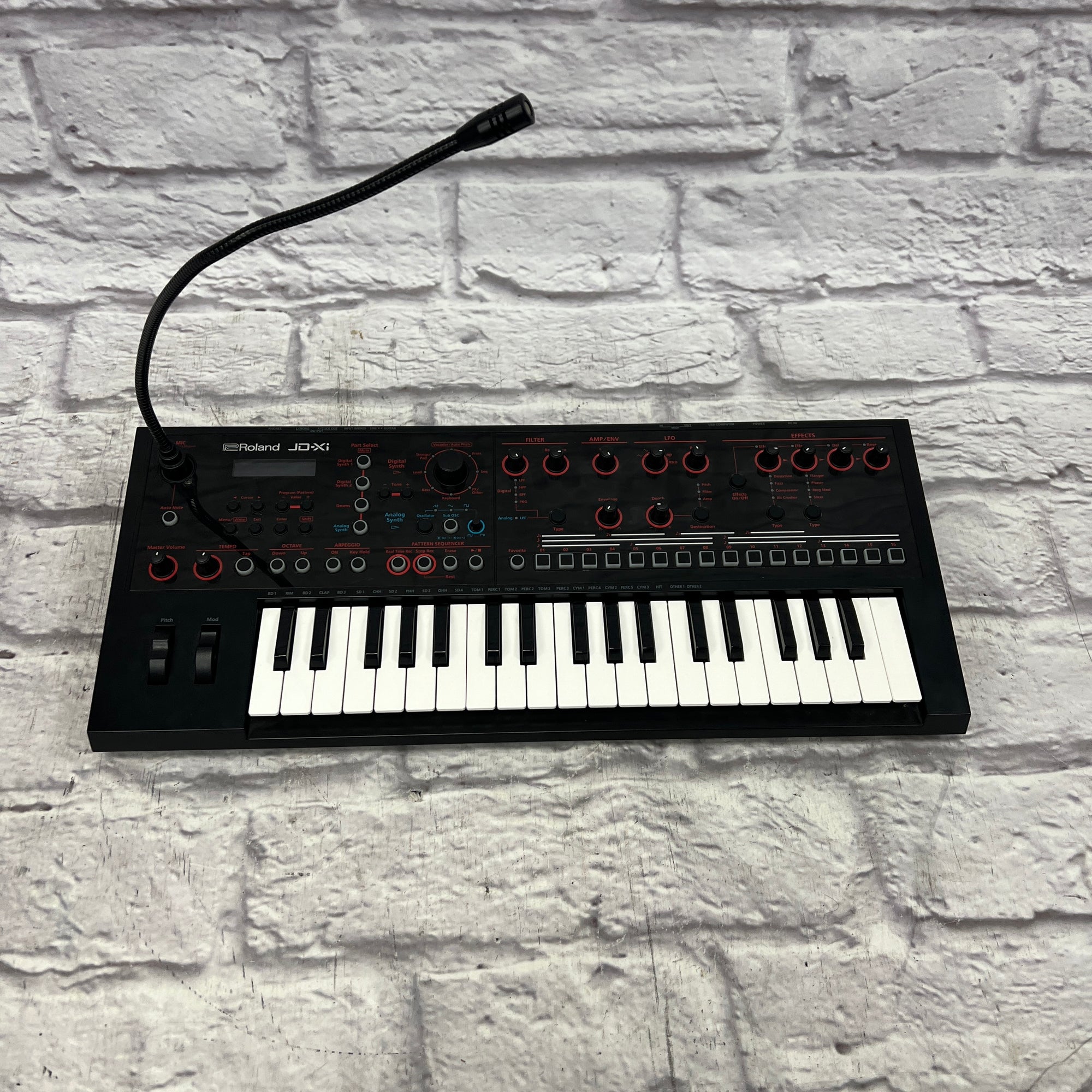 Roland JD-XI 37-Key Analog / Digital Crossover Synthesizer