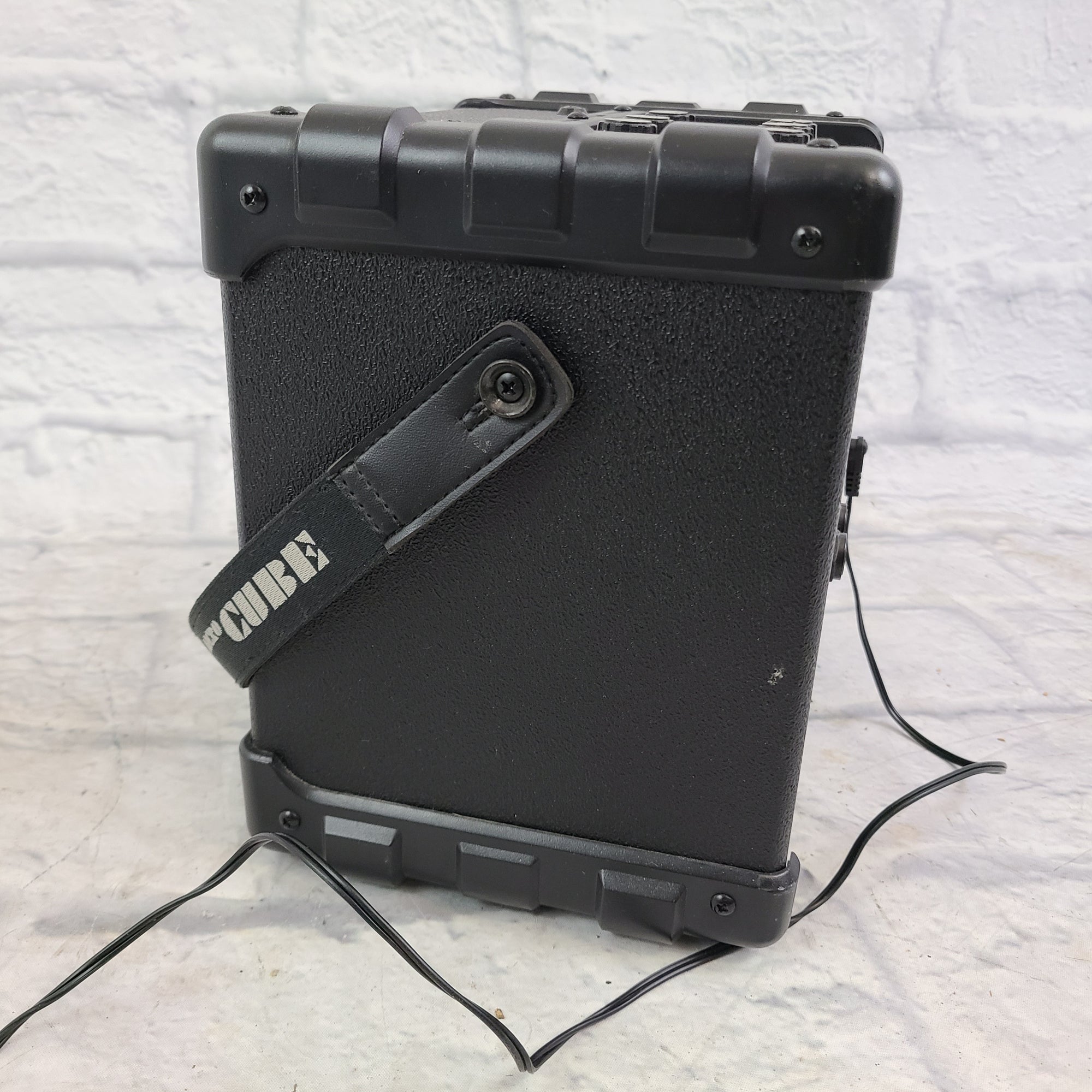 Roland Micro Cube Battery-Powered Guitar Amp