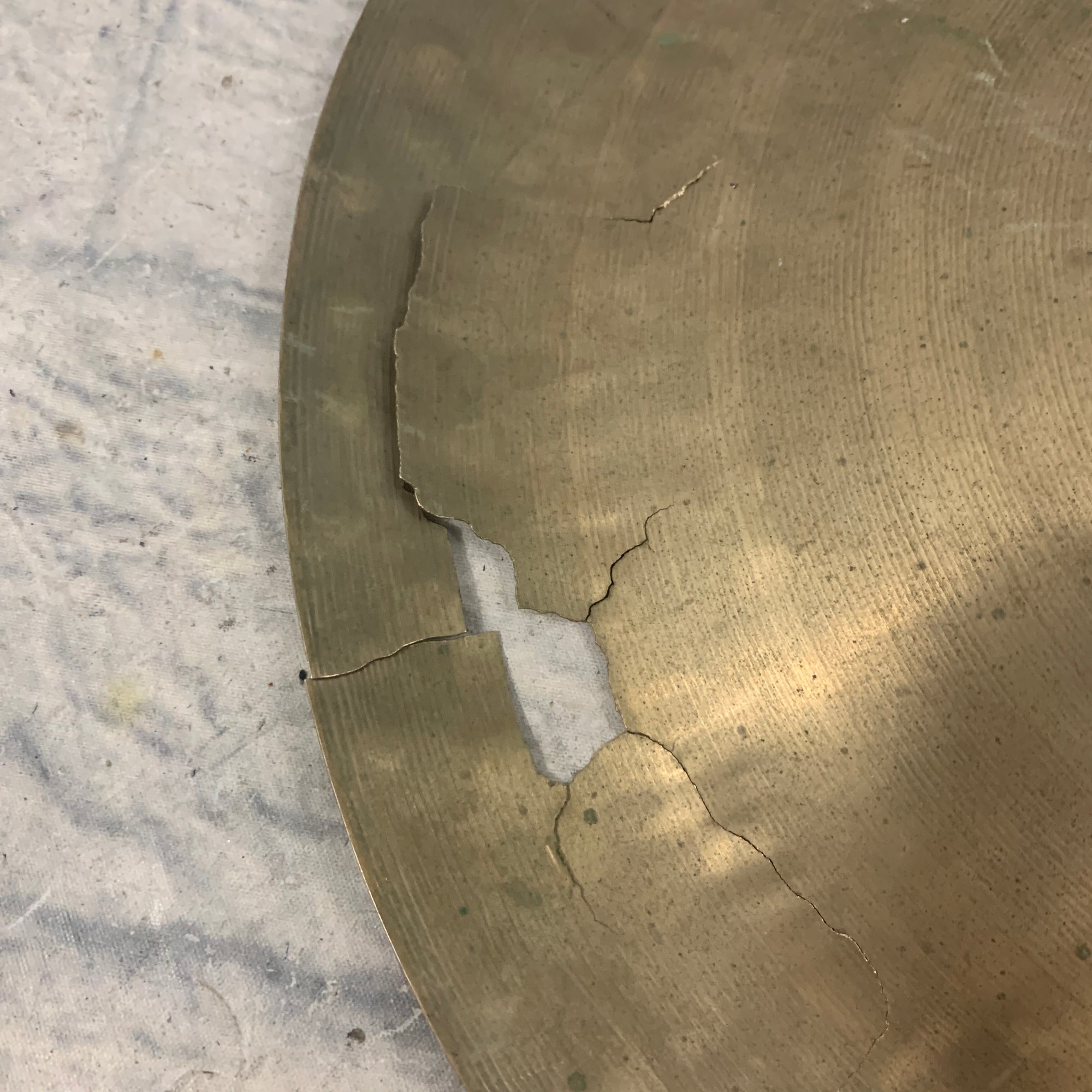 World Percussion 15" China Cymbal CRACKED