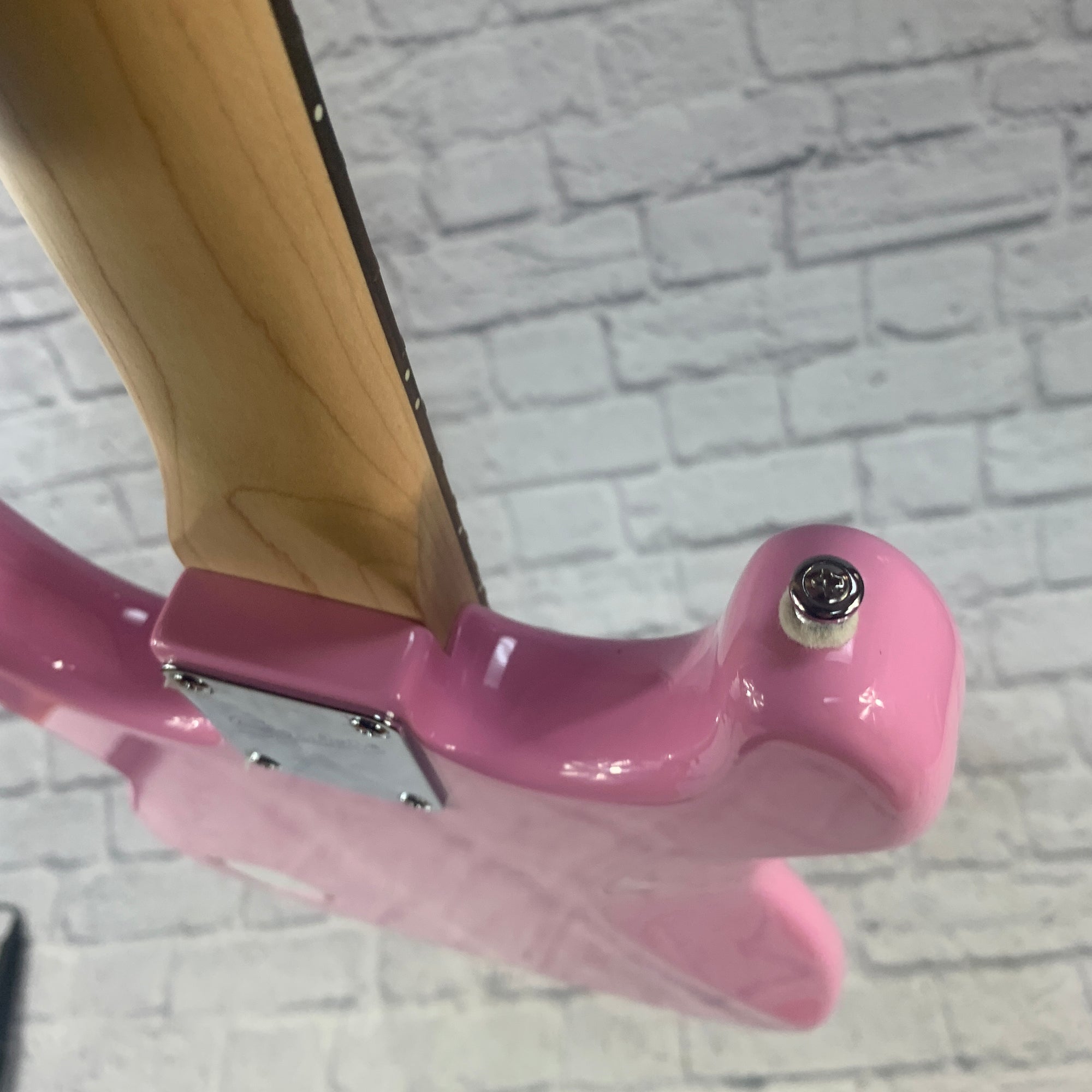 Squier Mini Stratocaster 3/4 Electric Guitar Pink Electric Guitar