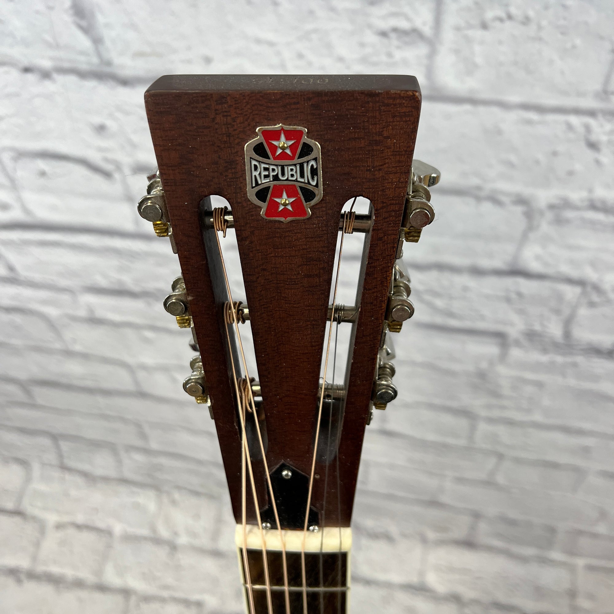 Republic Tri-Cone Resonator with Case
