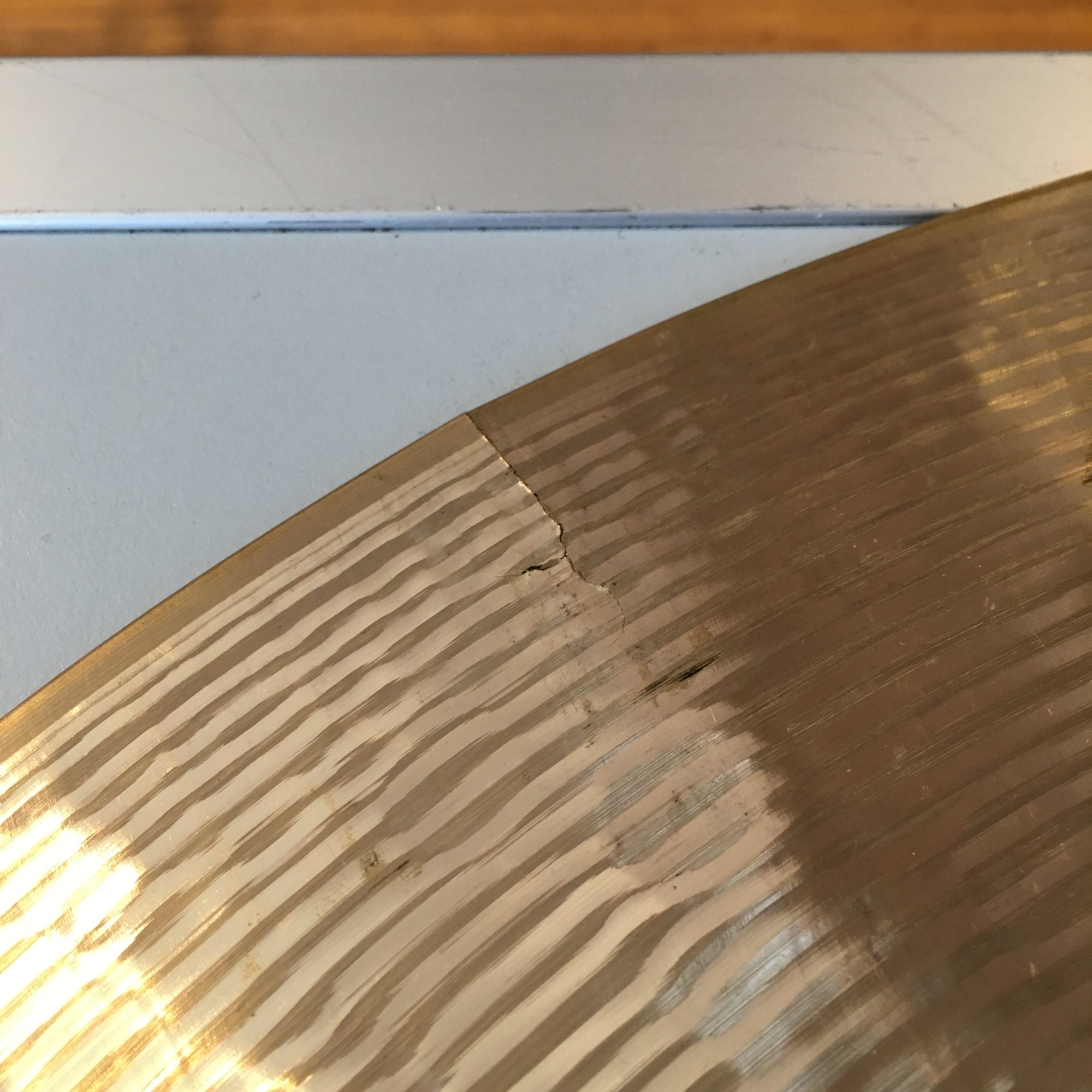 Paiste 21in Signiture Dry Heavy Ride Cymbal (Cracked)