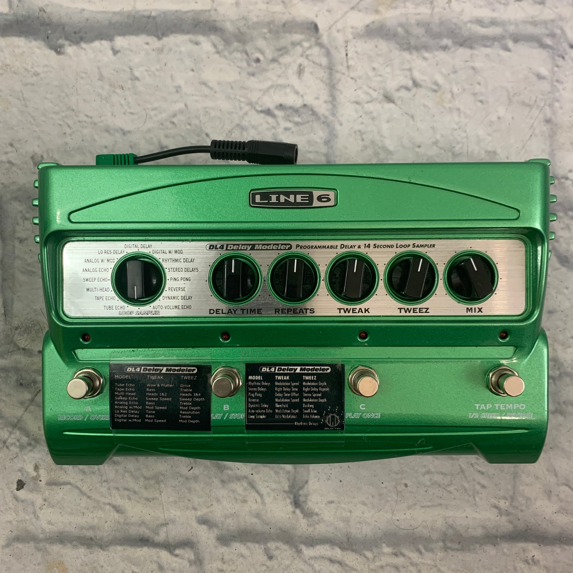 Line 6 DL4 Delay Modeler Programmable Delay & Looper