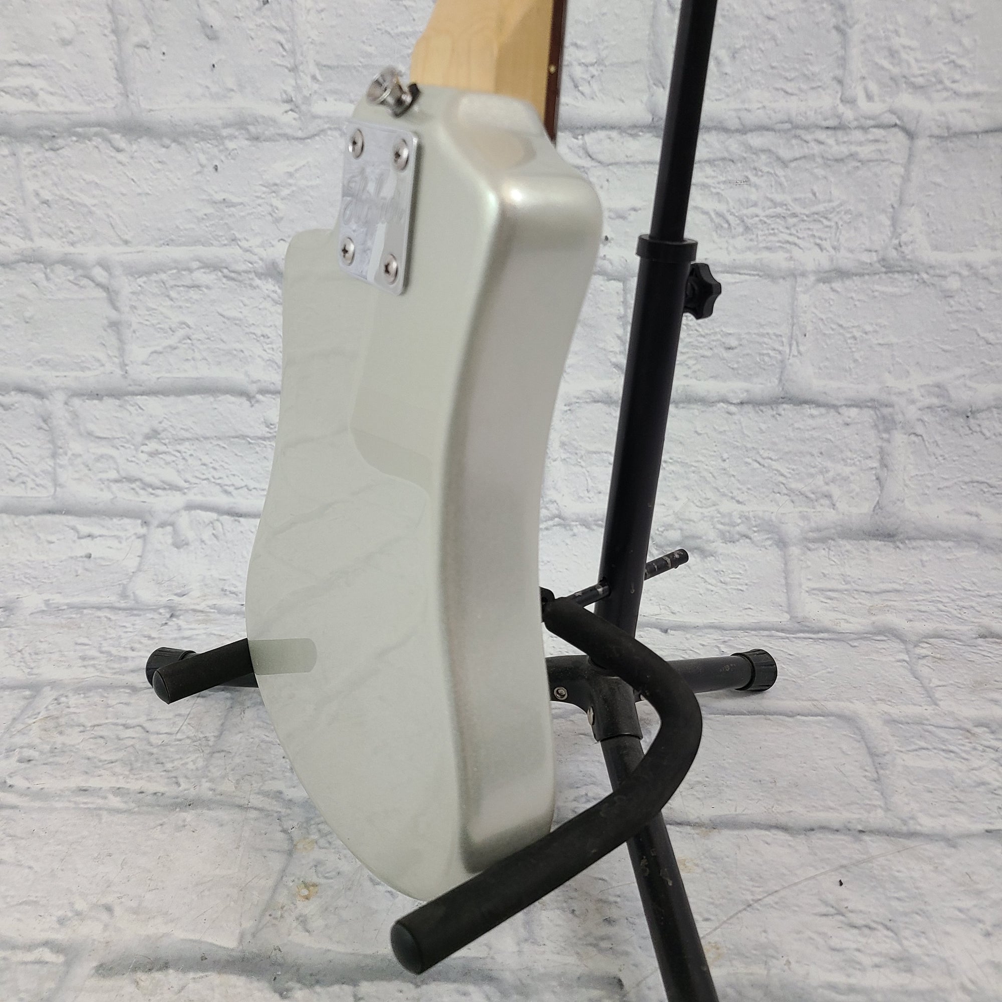 Hofner Shorty Travel Guitar w/ Gig Bag - Silver