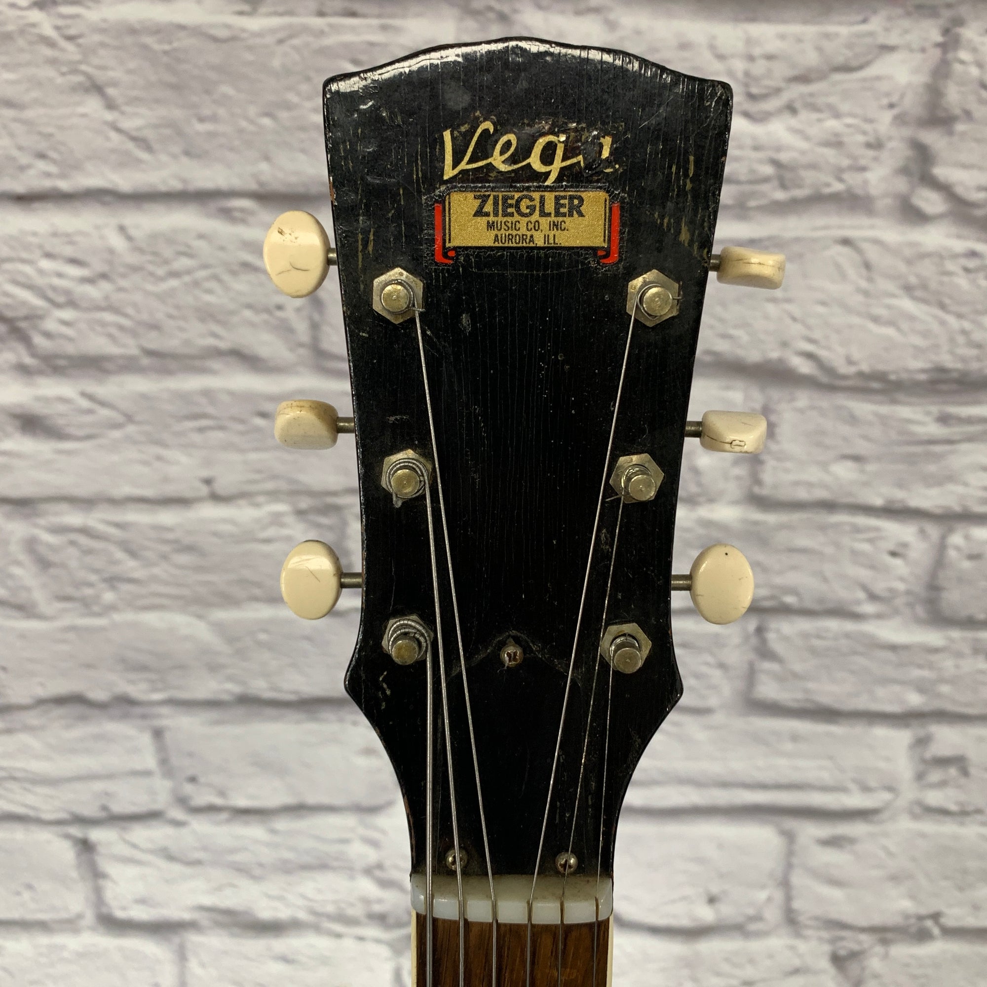 Vintage Vega D-26 Archtop Acoustic Guitar Sunburst