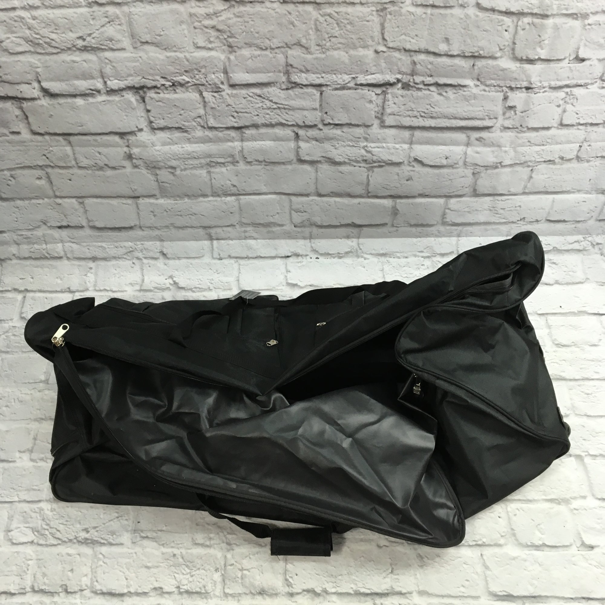 Ro and Company Gothamite 42in Carrying Bag with Wheels