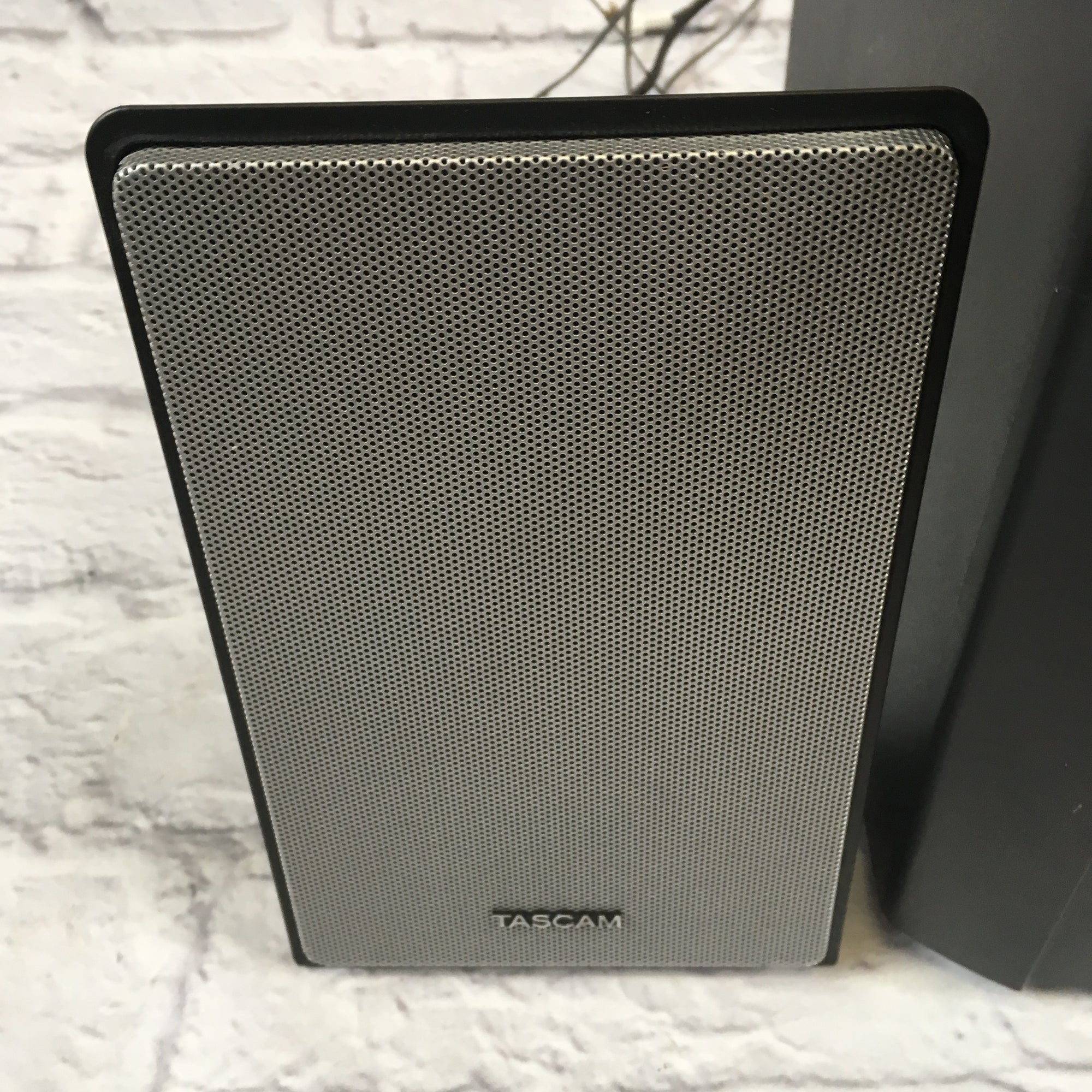 Tascam VL-S21 Speakers with Subwoofer