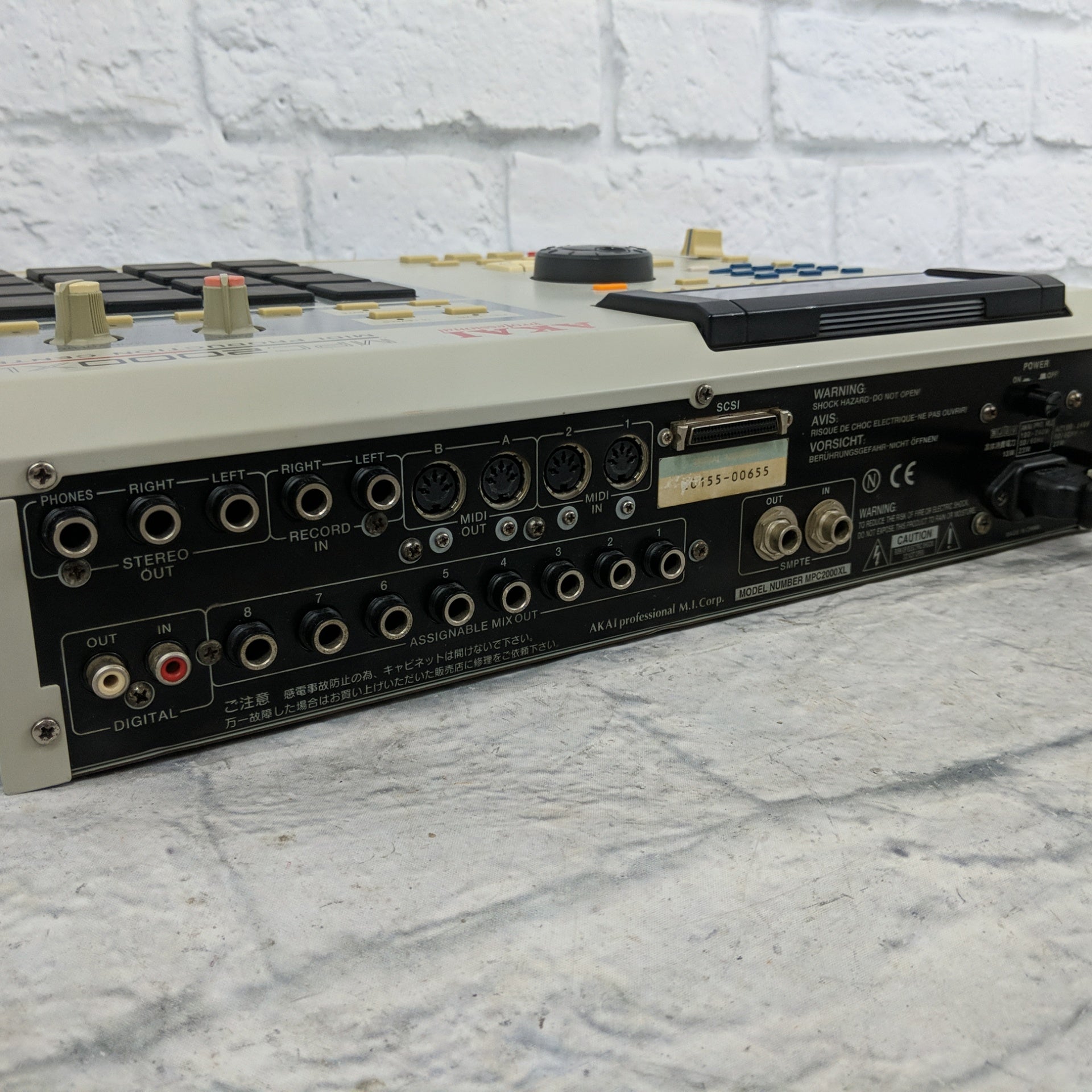 Akai MPC2000XL Midi Production Center - Evolution Music