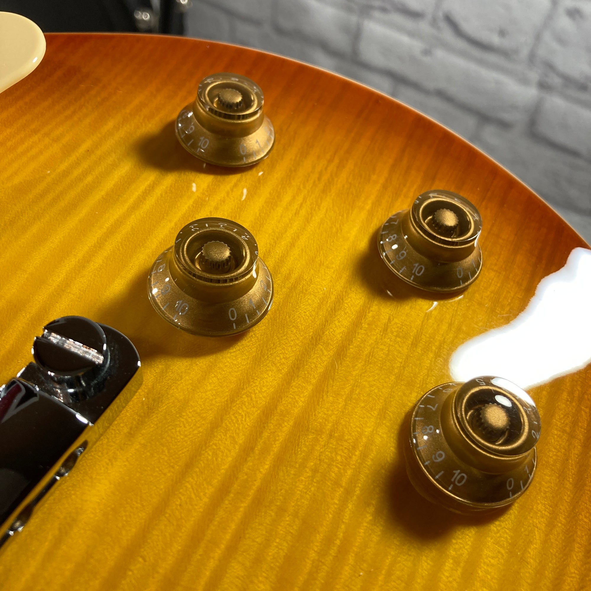 Vintage Les Paul Style Electric Guitar w/ Hard Case