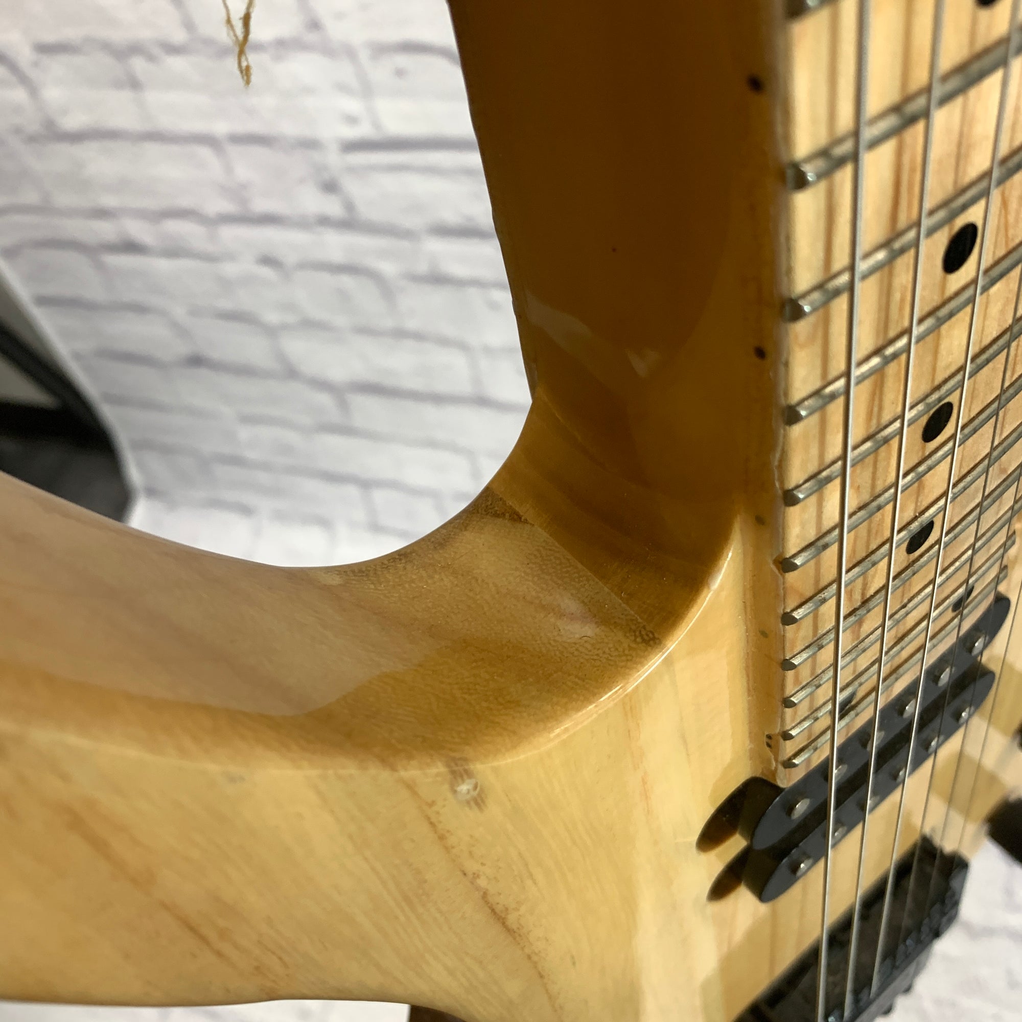 Busuyi Rich Short Scale Bass and Guitar