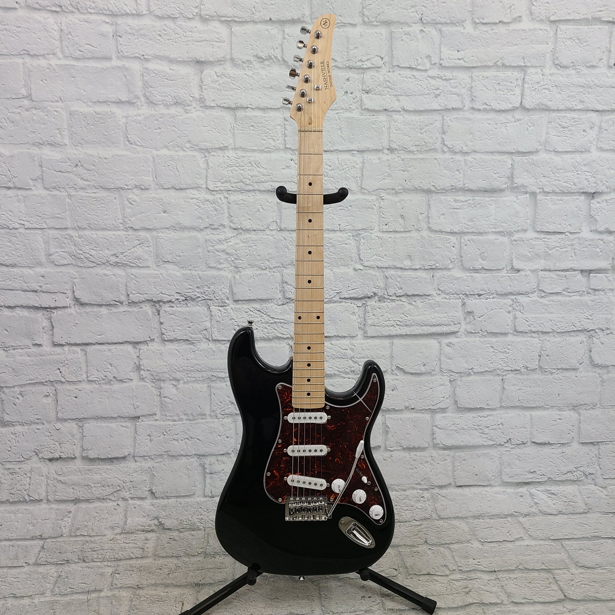 Nashville Guitar Works 135 Double Cutaway - Black, Maple Fretboard