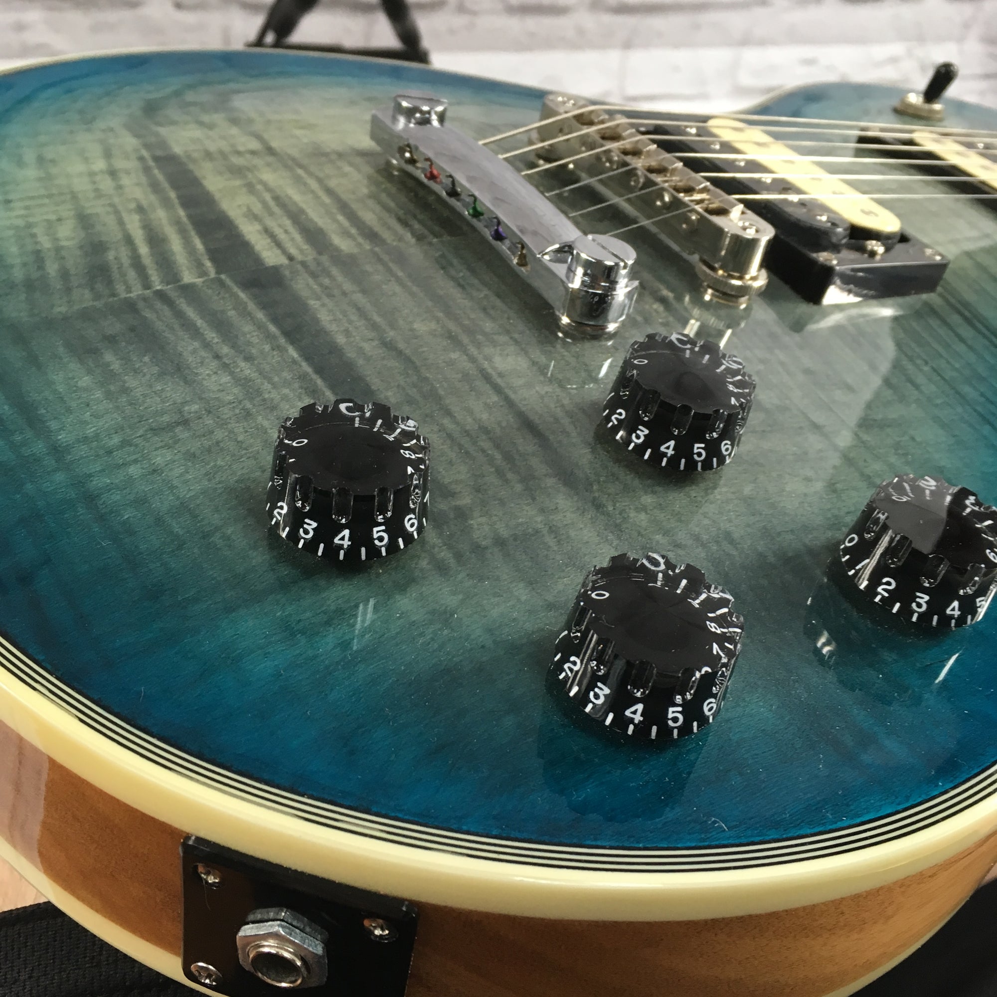 Unknown Les Paul-Style Electric Guitar