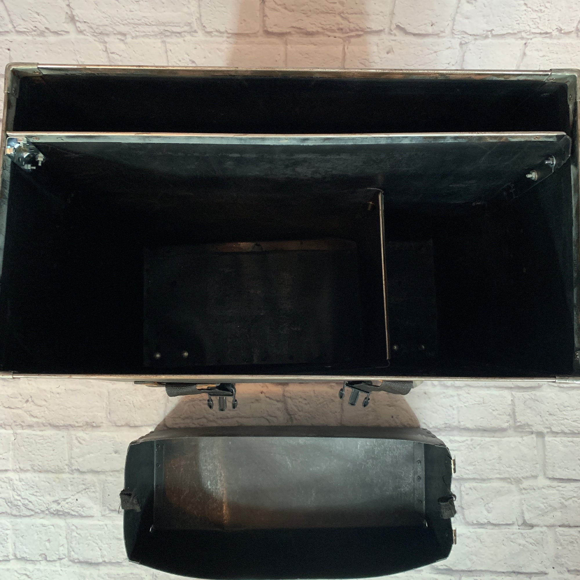 Humes & Berg Rolling Trap Case