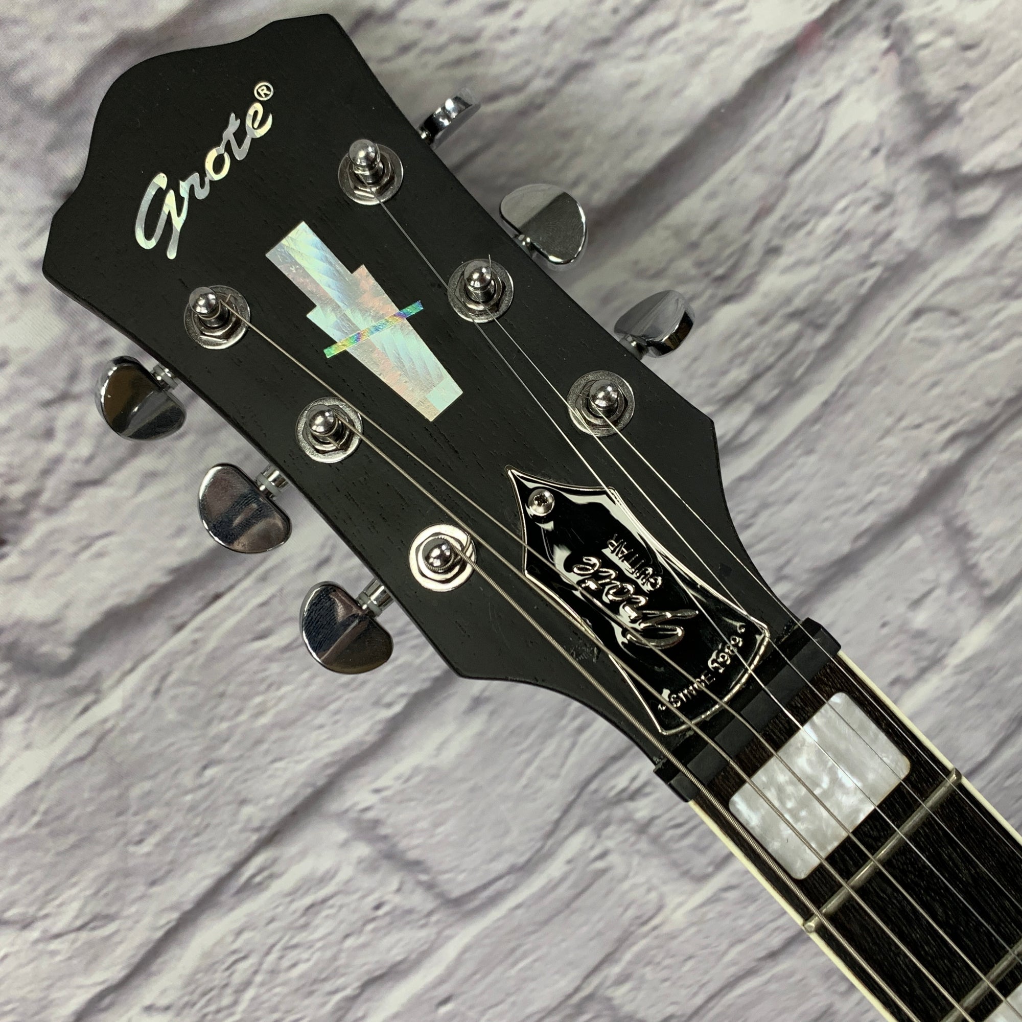 Grote Semi Hollow Satin Sunburst