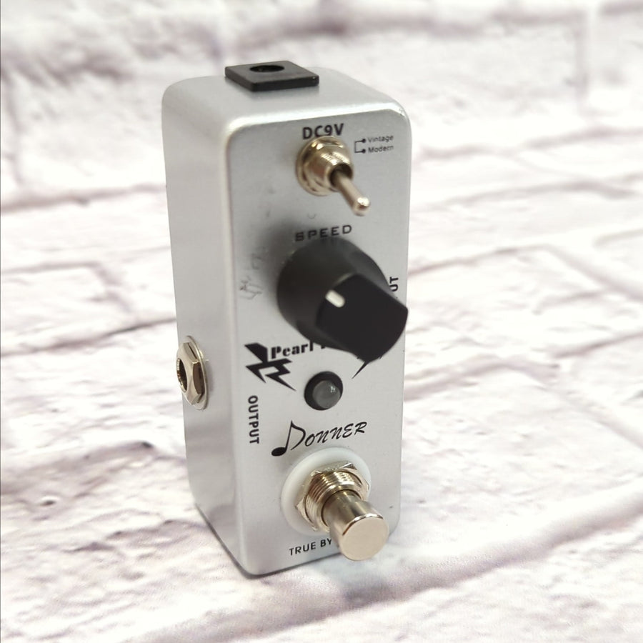 Donner Pearl Tremor Modulation Pedal