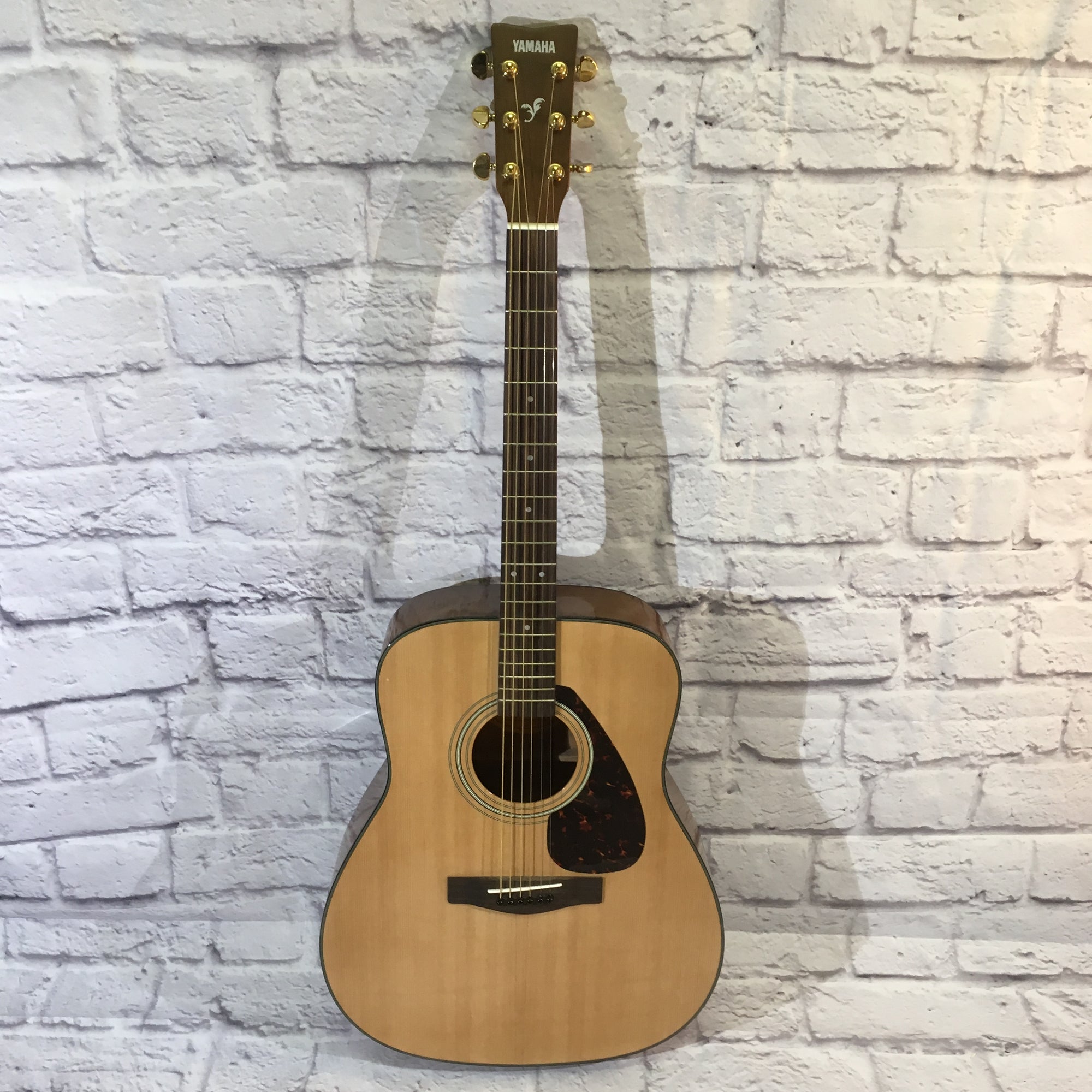 Yamaha F335 Acoustic Guitar