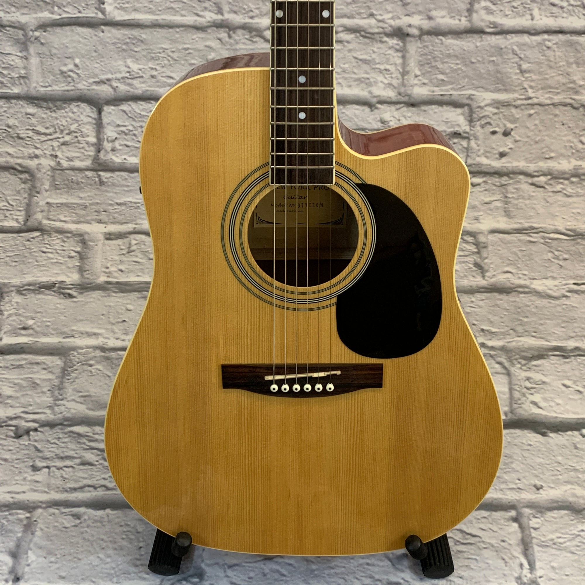 New York Pro NY-977 CE Acoustic Guitar Natural