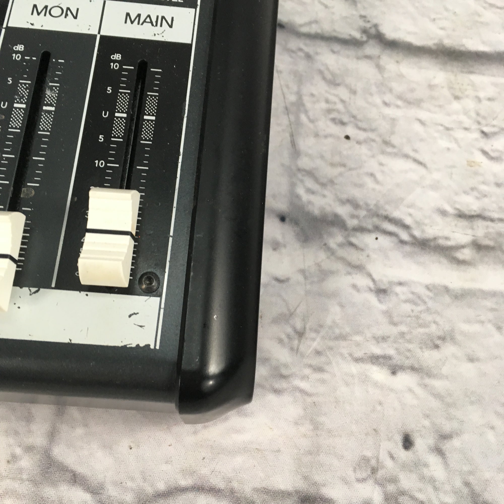 Mackie PROFX8 Professional Mic/Line Mixer with FX