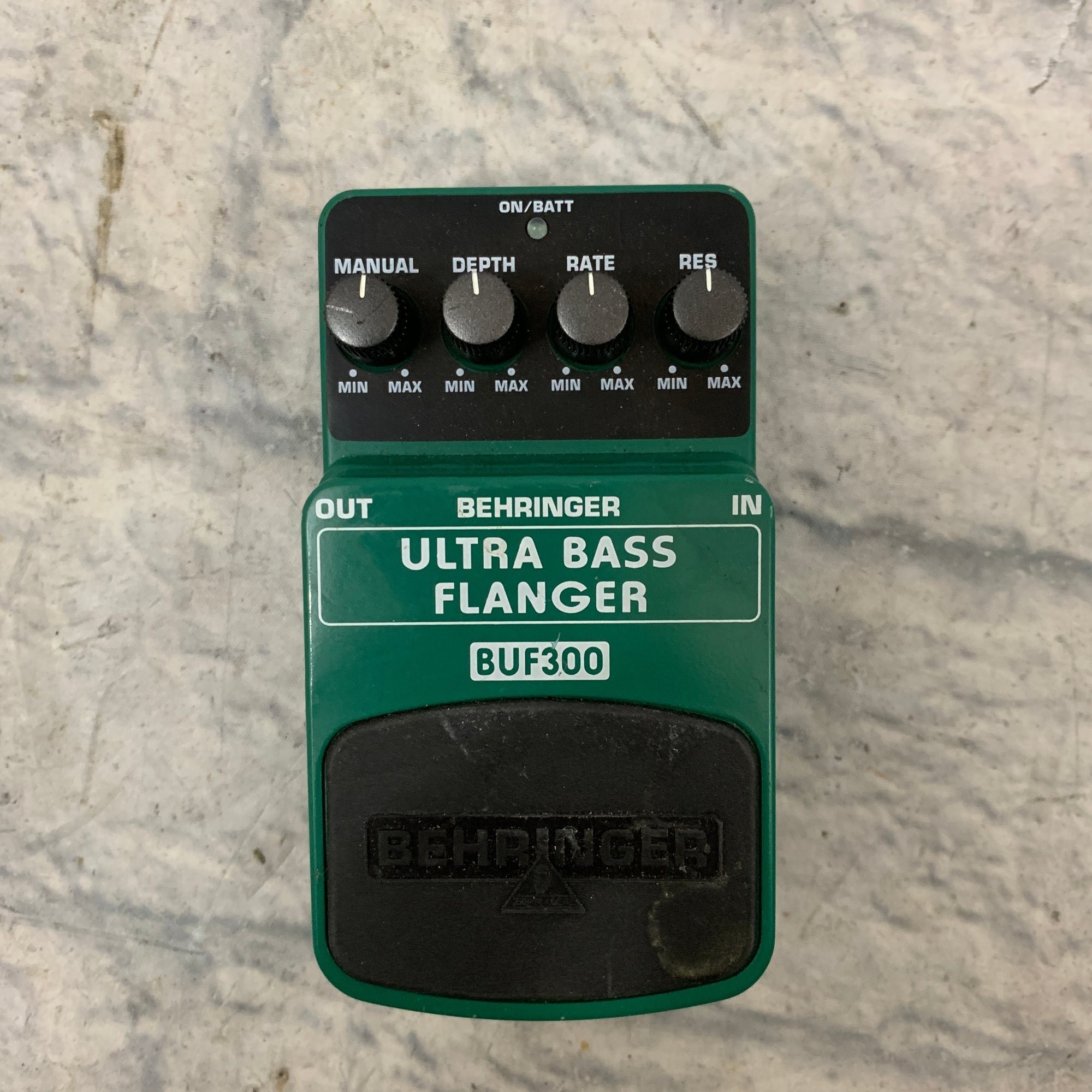 Behringer BUF300 Bass Ultra Flanger Pedal - Evolution Music