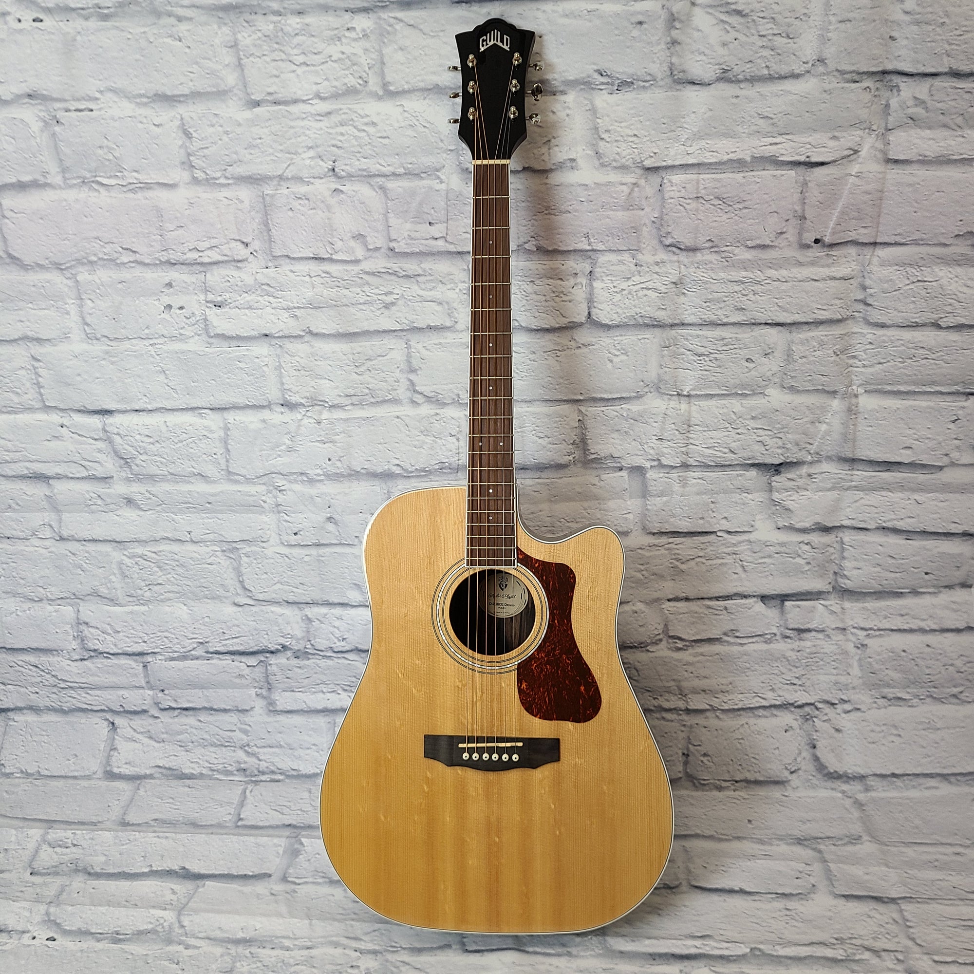 Guild D-260CE Deluxe Cutaway Acoustic / Electric Guitar - Natural Gloss - With Case